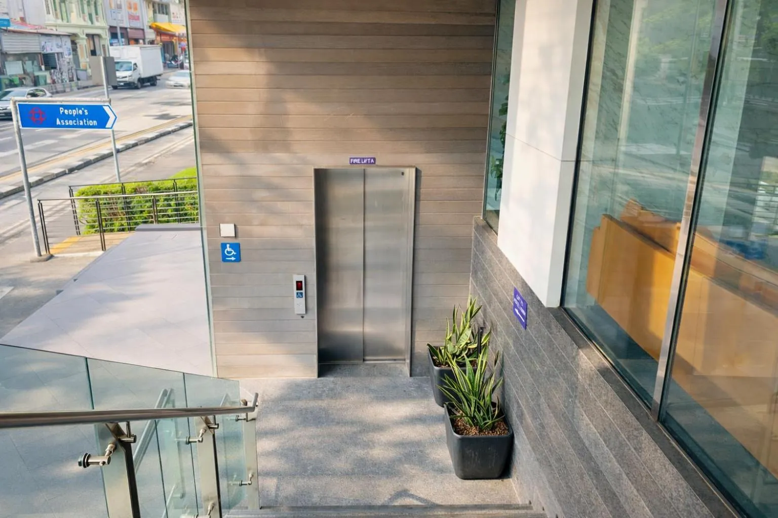 Amrise Hotel Kitchener, Check In 9PM, Check Out 8AM