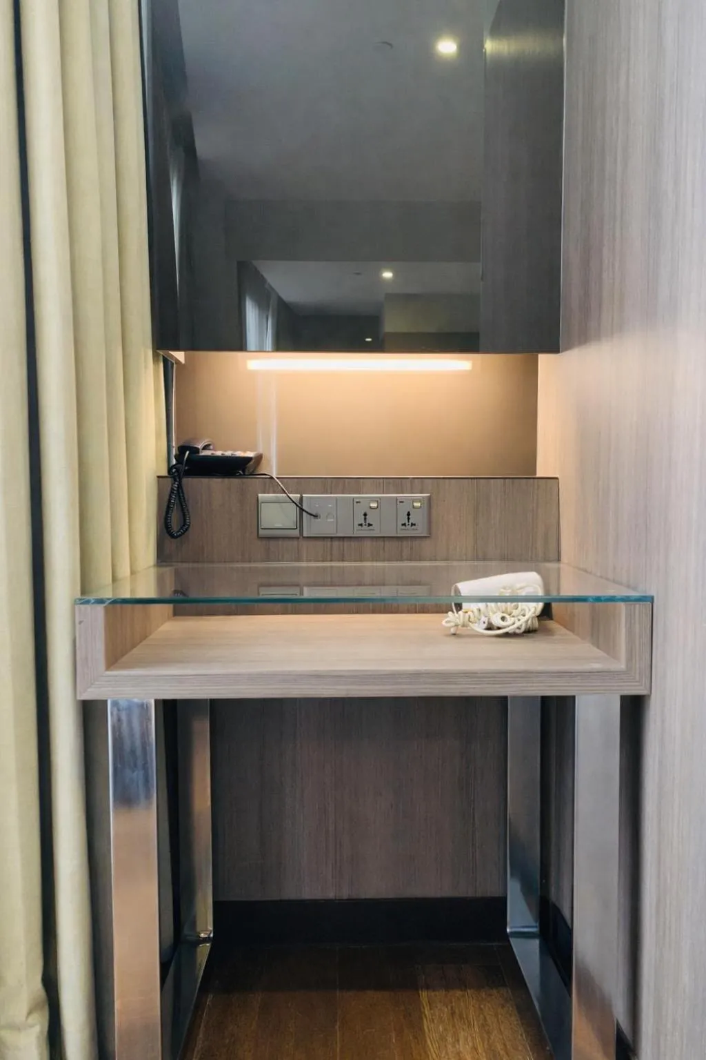 Amrise Hotel Kitchener, Check In 9PM, Check Out 8AM