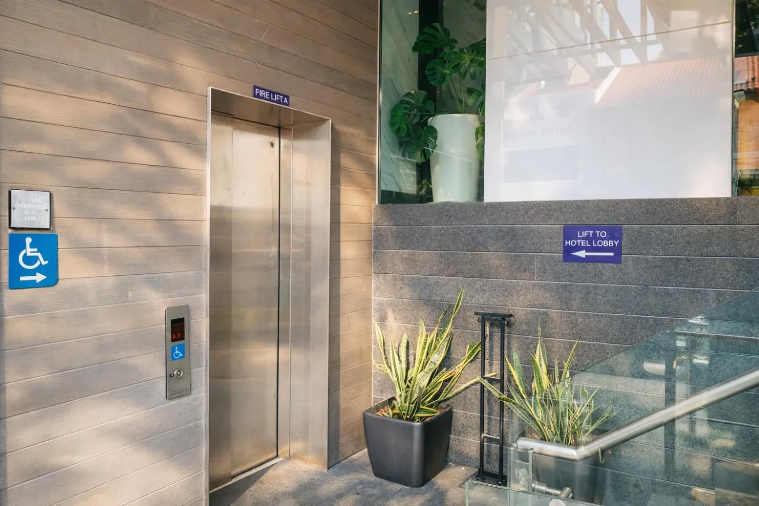 Amrise Hotel Kitchener, Check In 9PM, Check Out 8AM