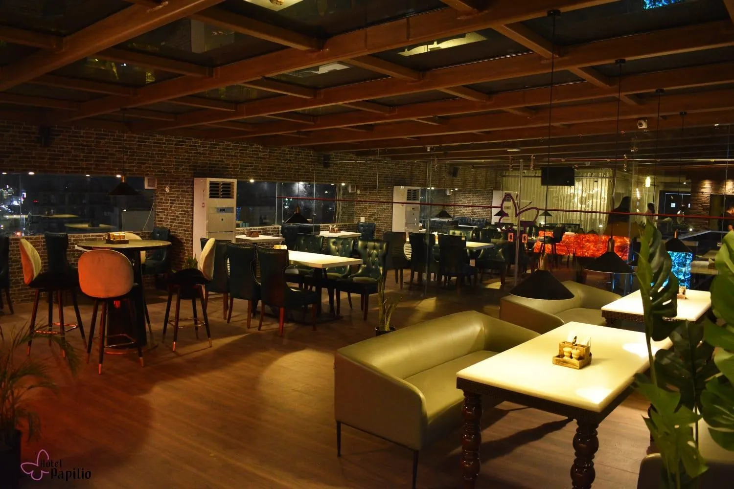 Restaurant/places to eat in HOTEL PAPILIO