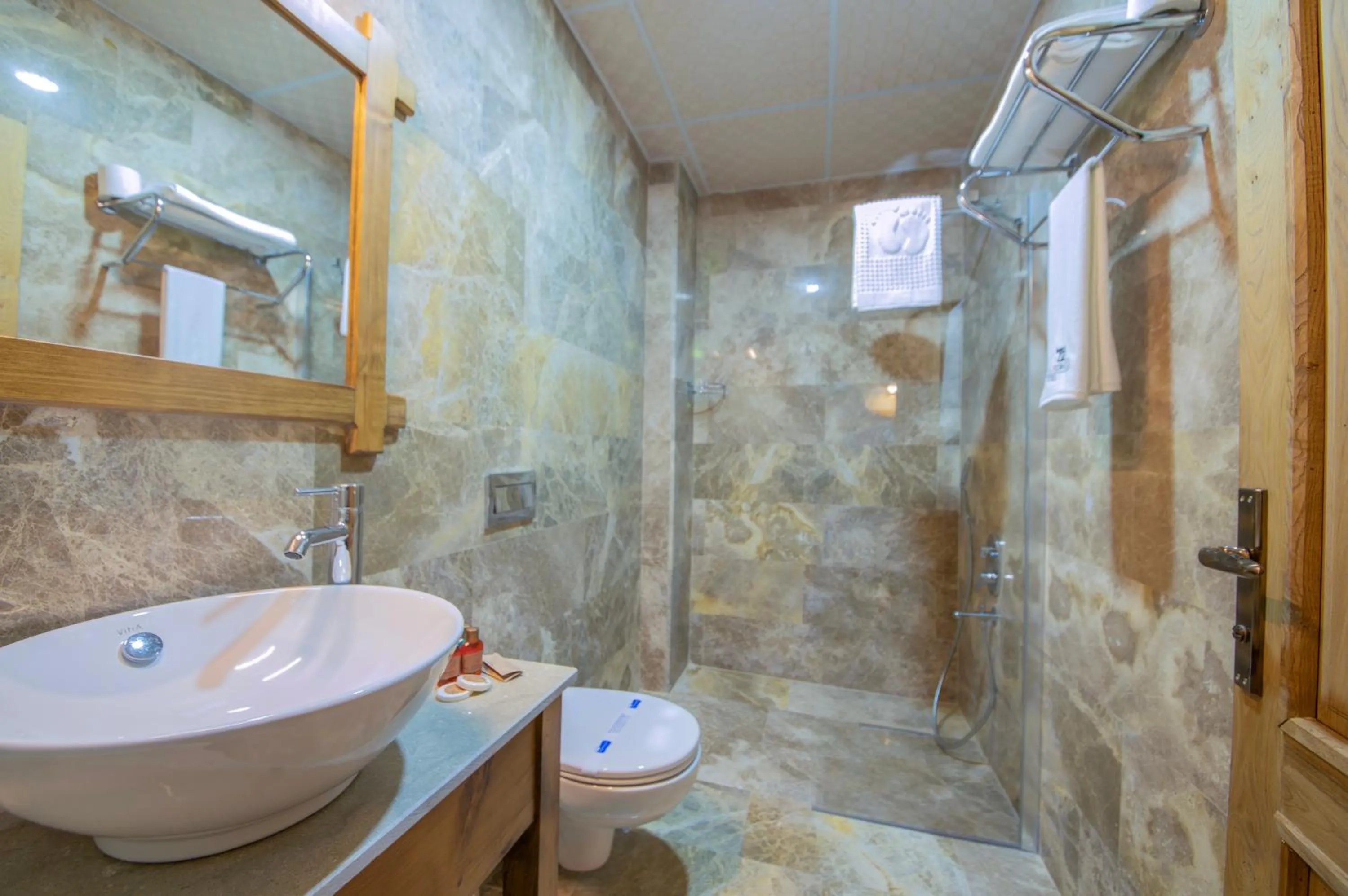 Shower in Remus Romulus Cappadocia