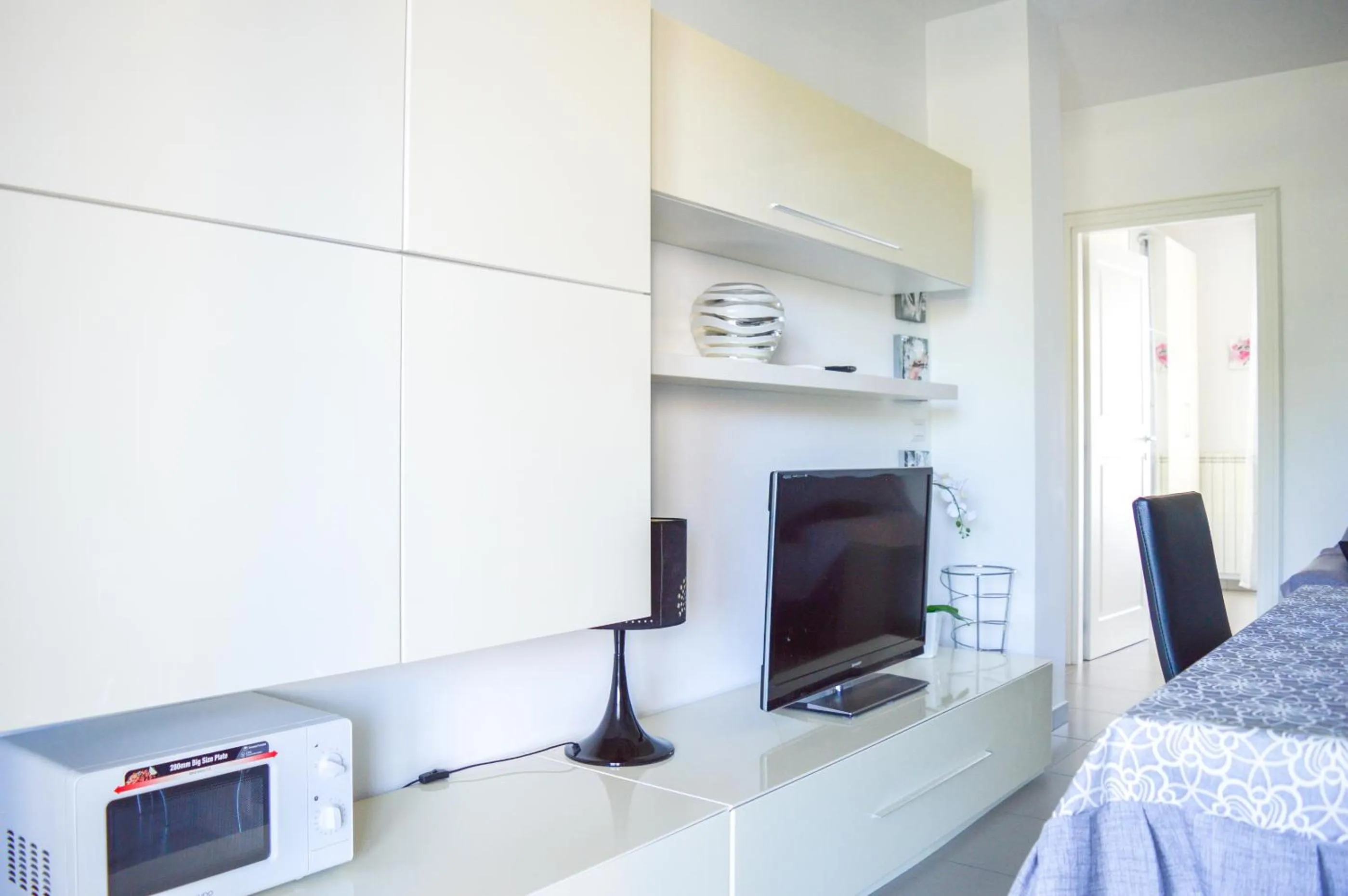 Communal lounge/ TV room, Bed in Homiday - Residence Mykonos