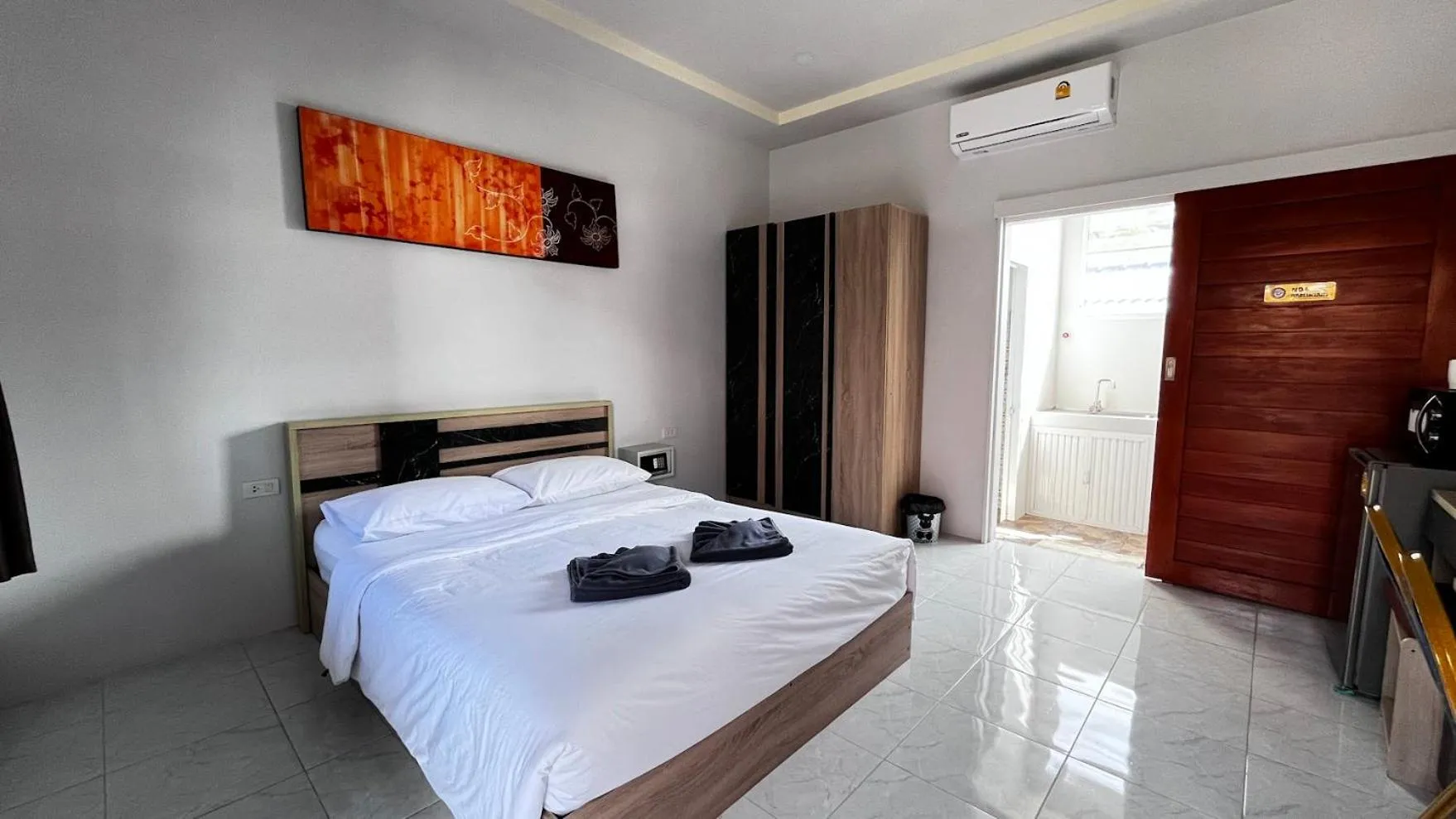 TV and multimedia, Bed in M&N Guesthouse Kata