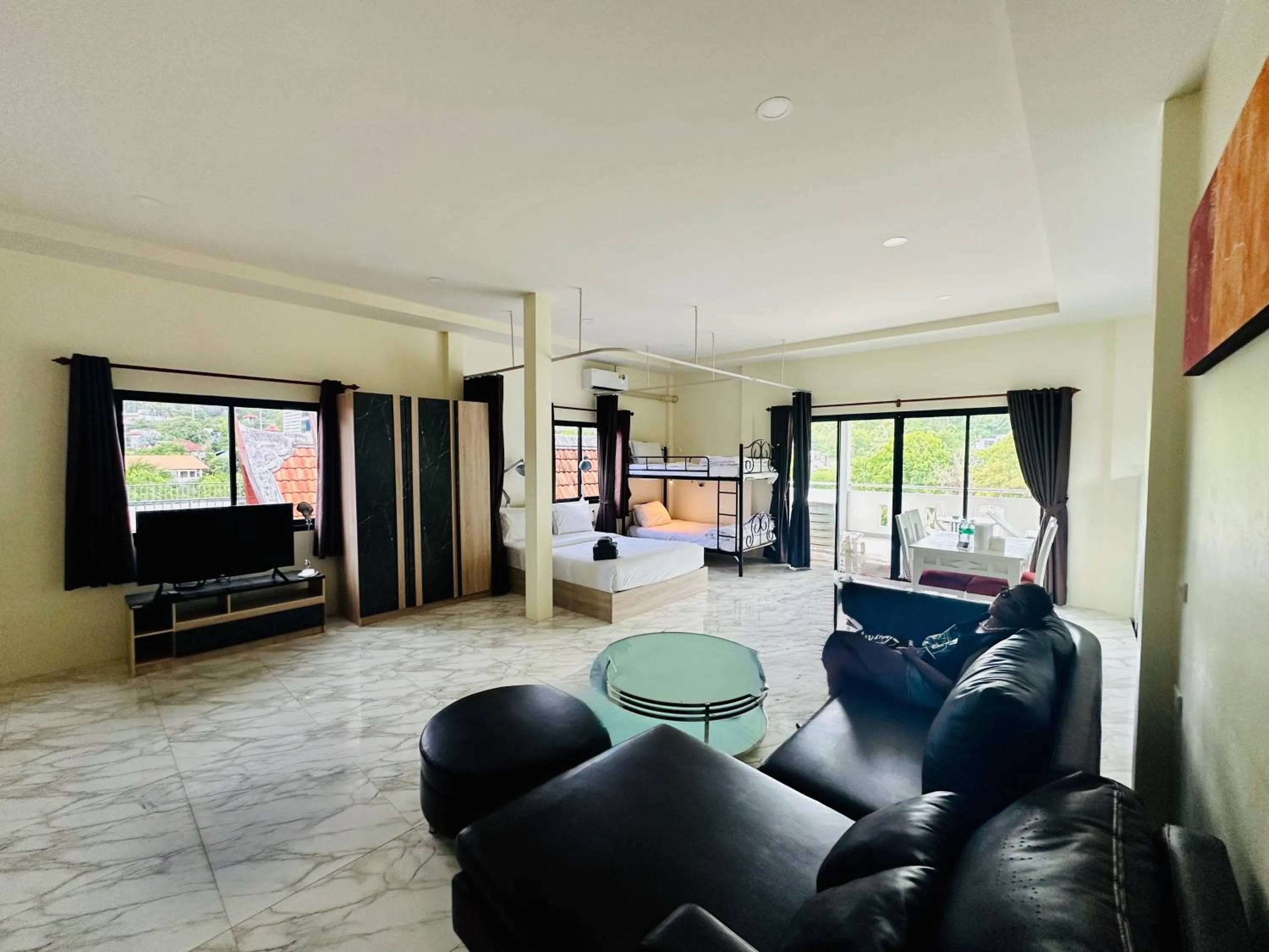 TV and multimedia in M&N Guesthouse Kata