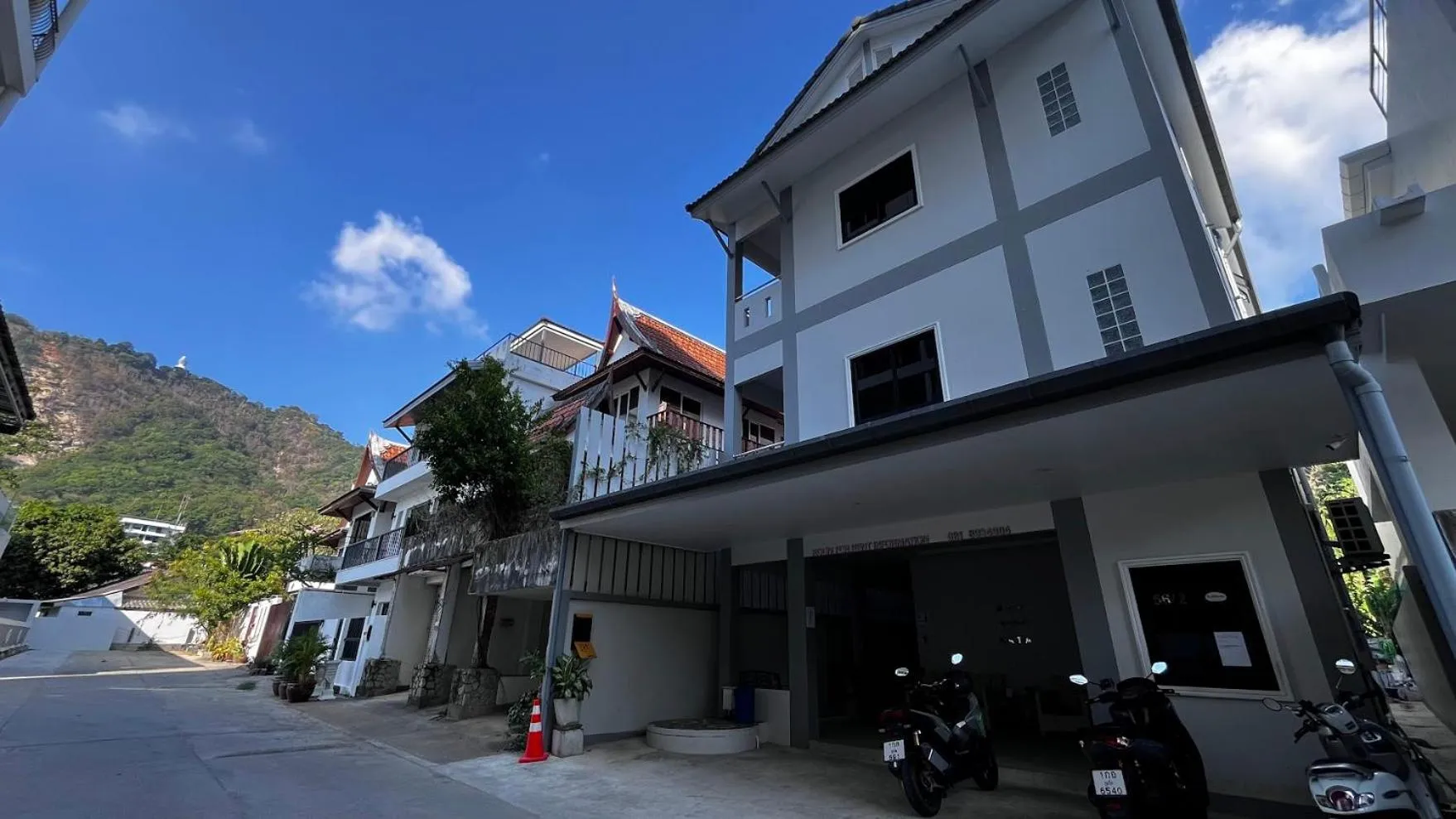 Property building in M&N Guesthouse Kata