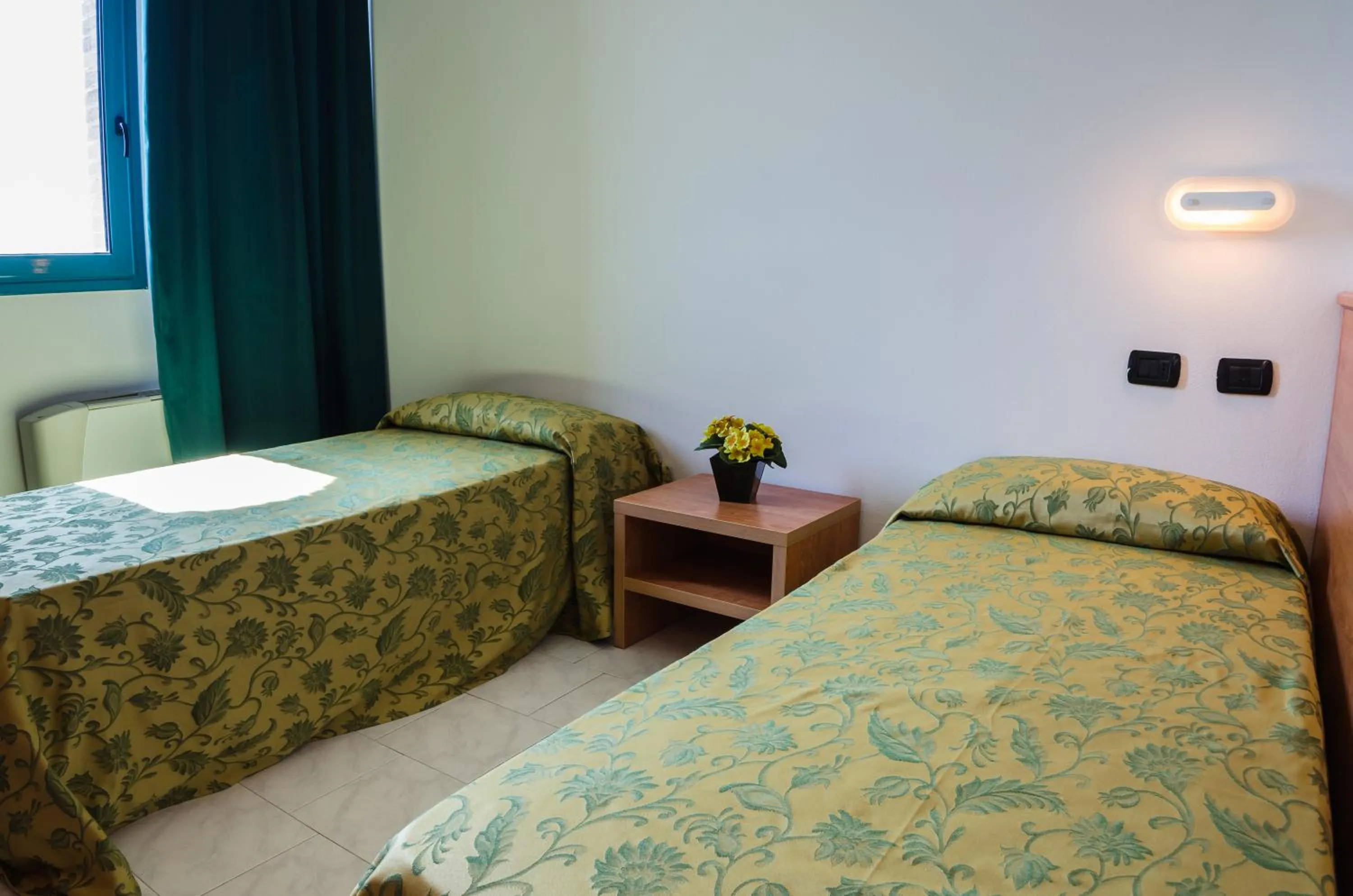 Bedroom, Bed in Hotel Luna Blu