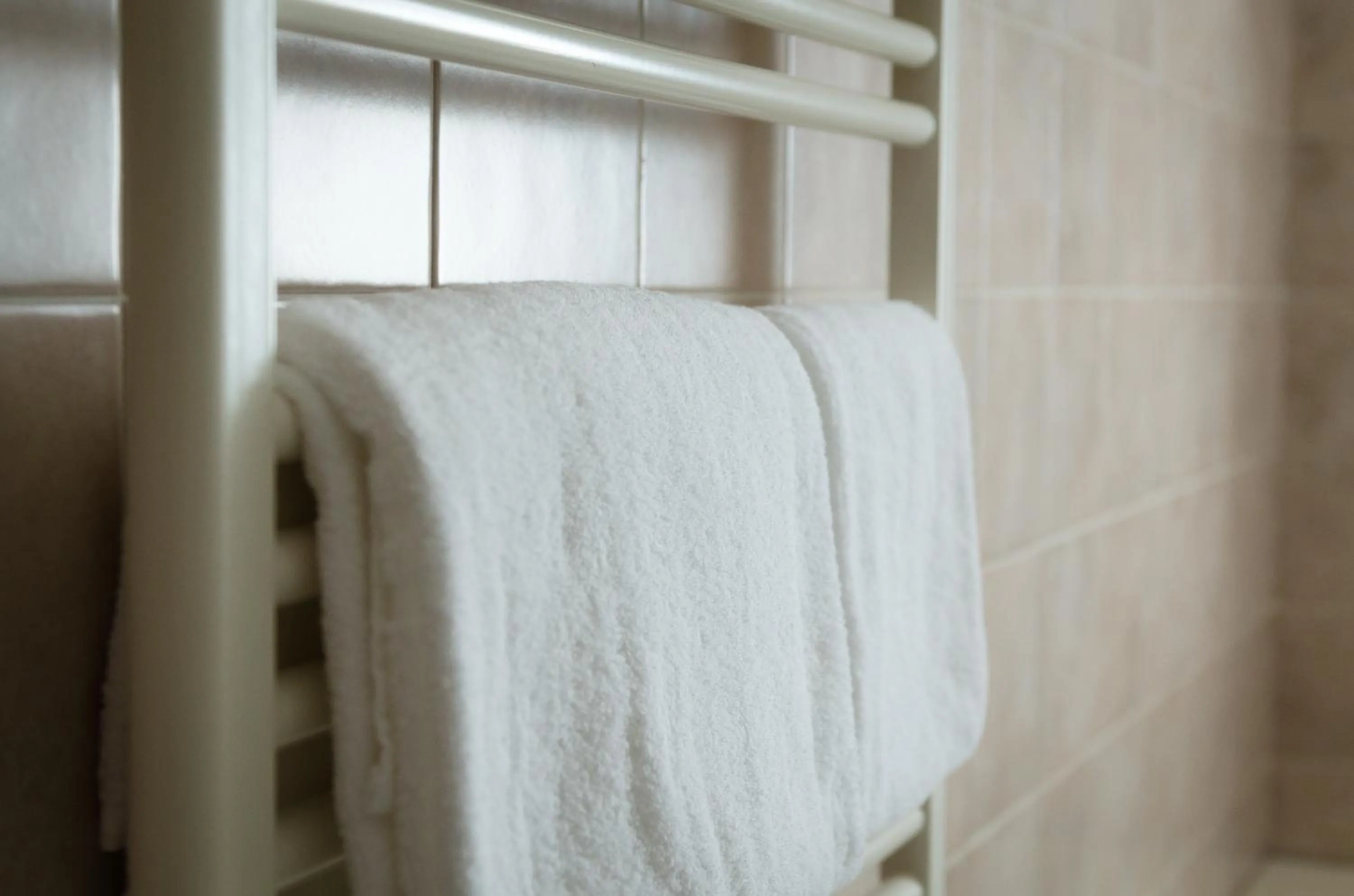 Bathroom, Bed in Hotel Luna Blu