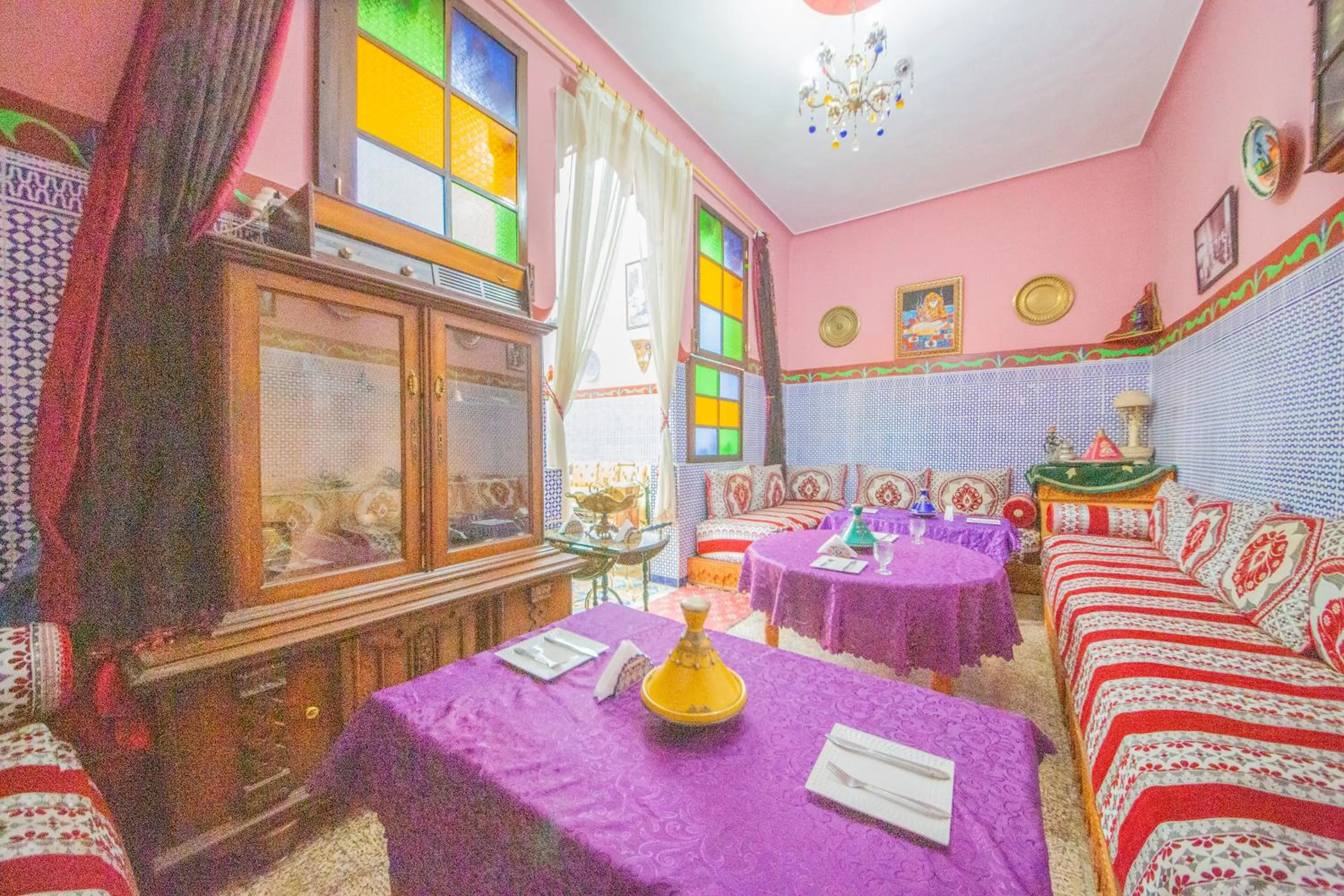 Restaurant/places to eat in Maison Adam