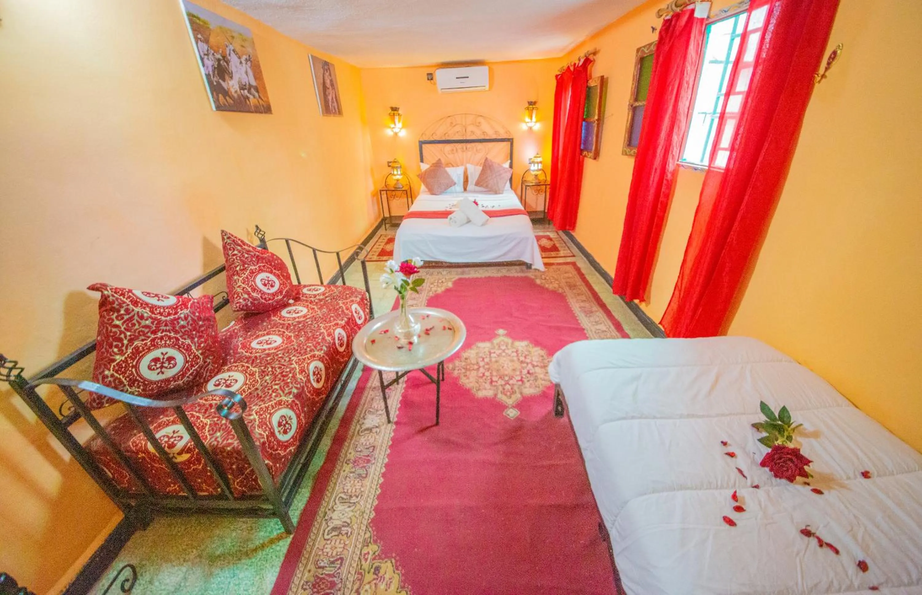 Photo of the whole room, Bed in Maison Adam