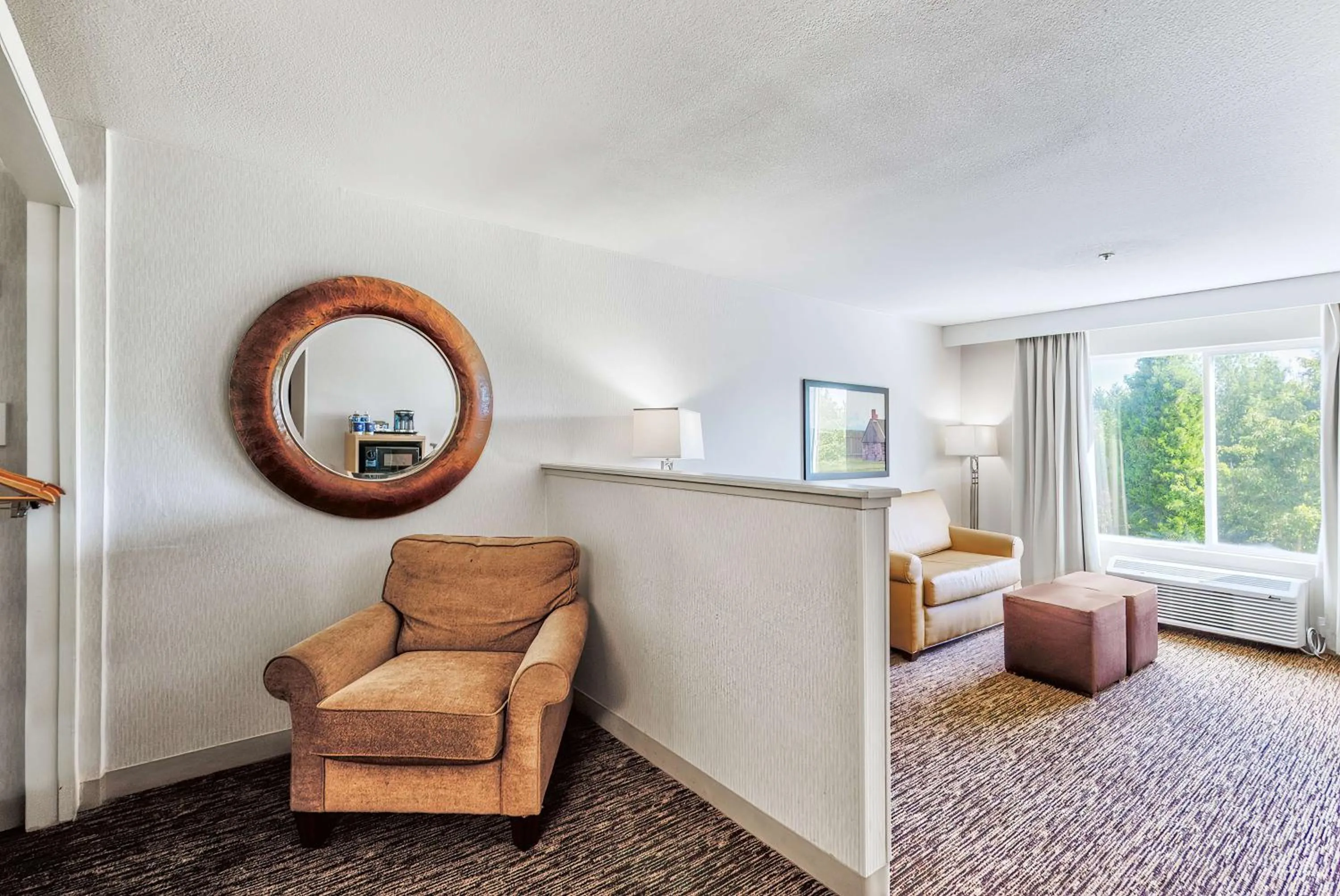 Living room, Bed in DoubleTree by Hilton Vancouver