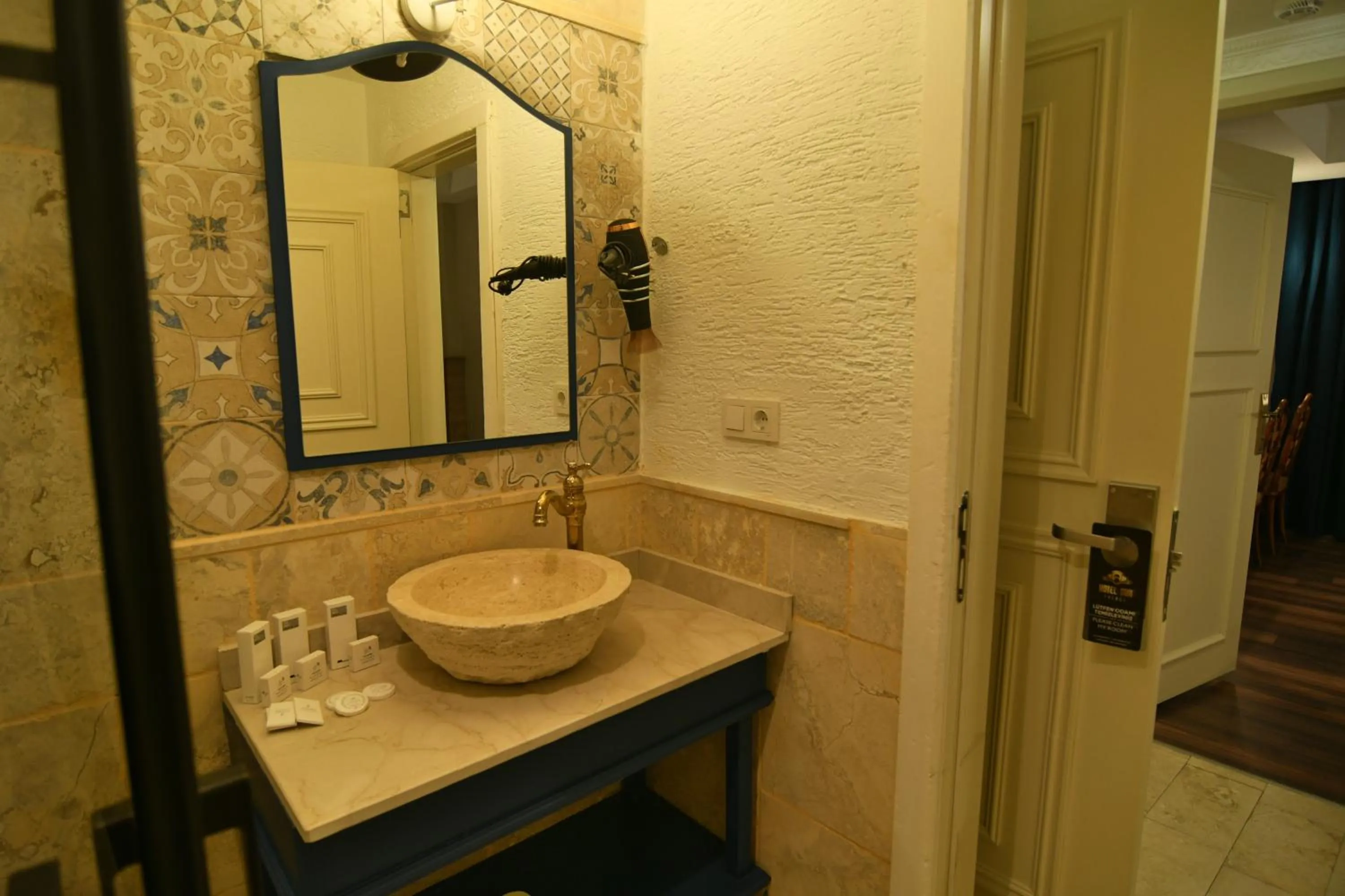 Shower in SUR PALACE OTEL