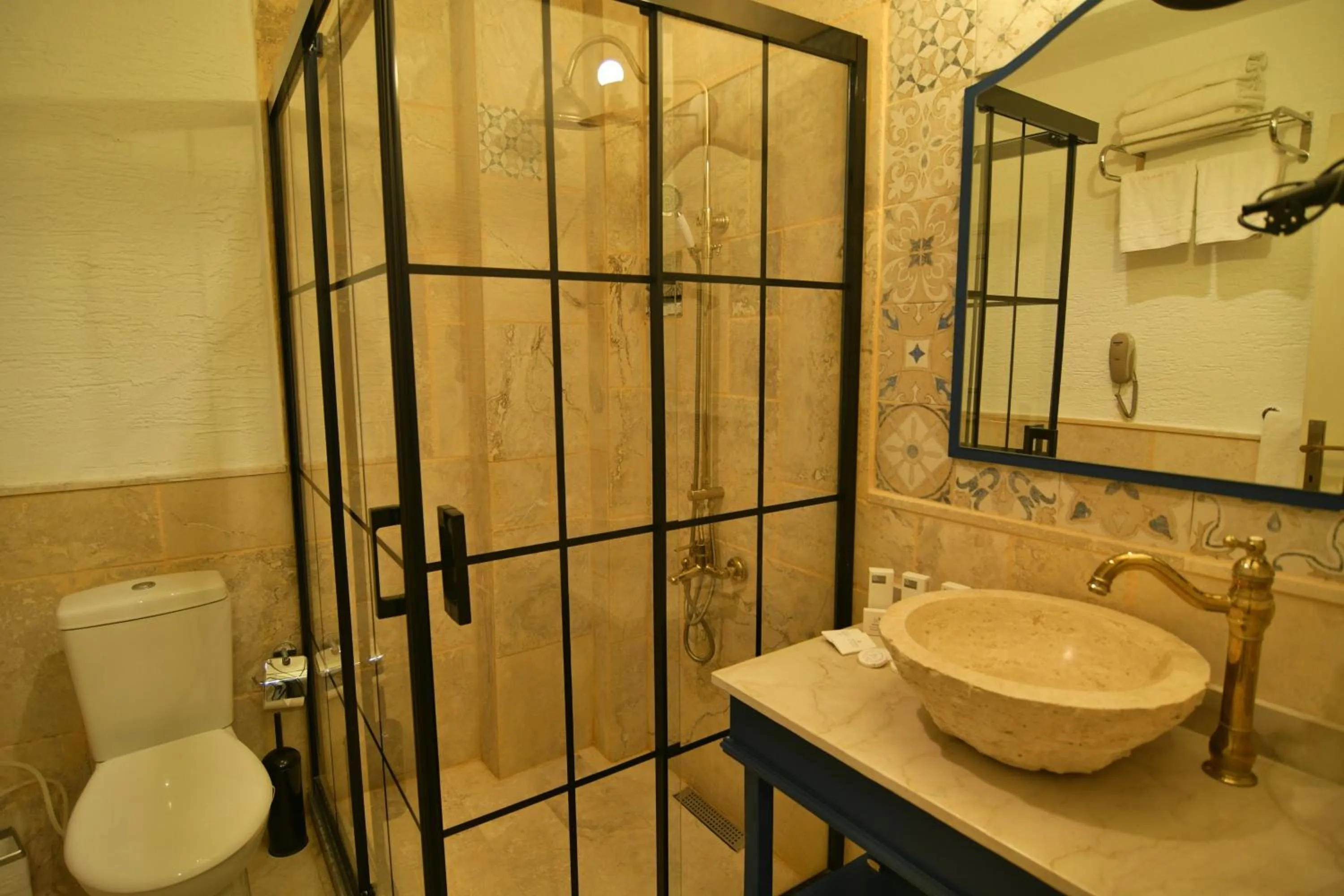 Shower in SUR PALACE OTEL