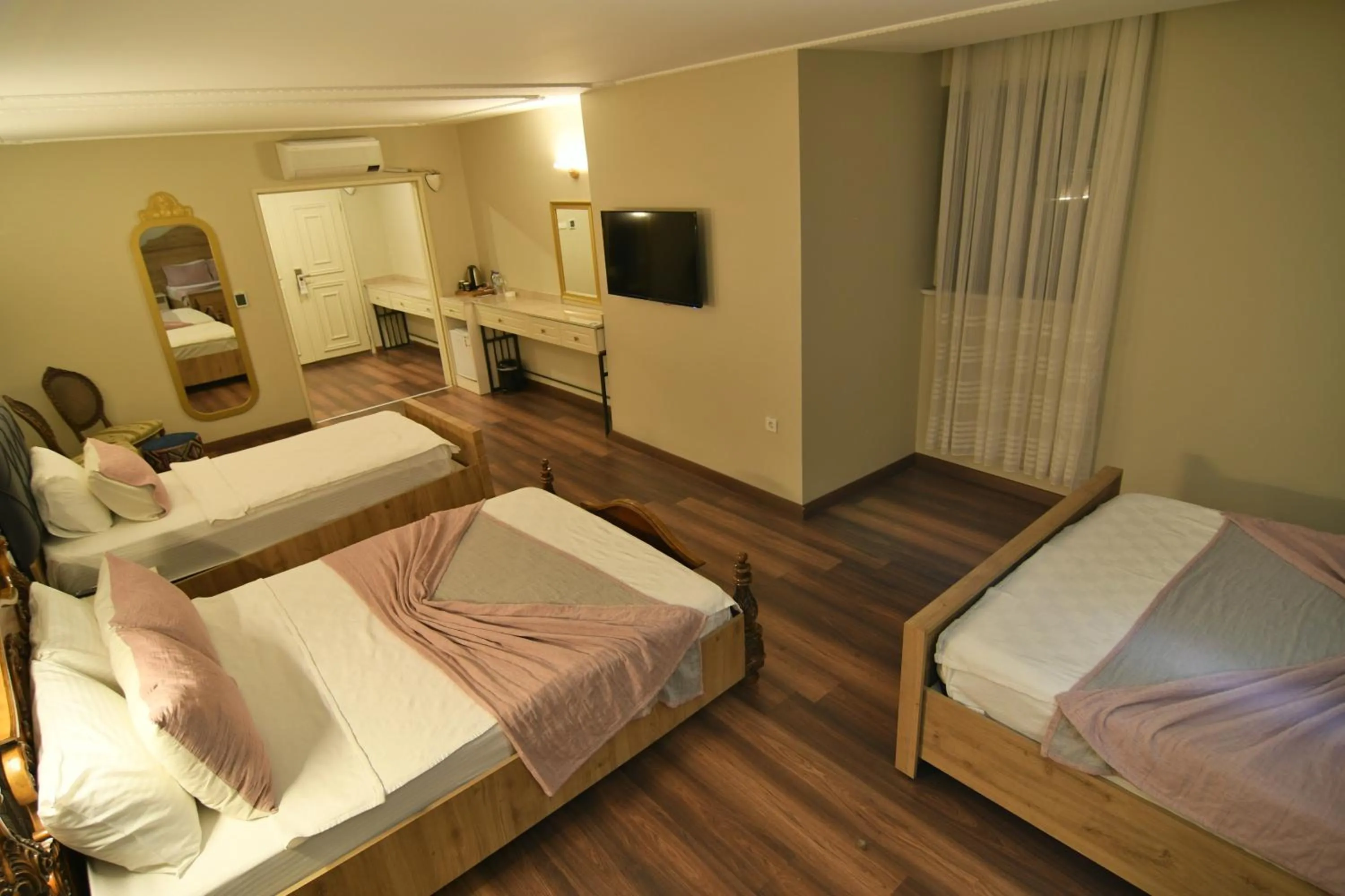 Family in SUR PALACE OTEL