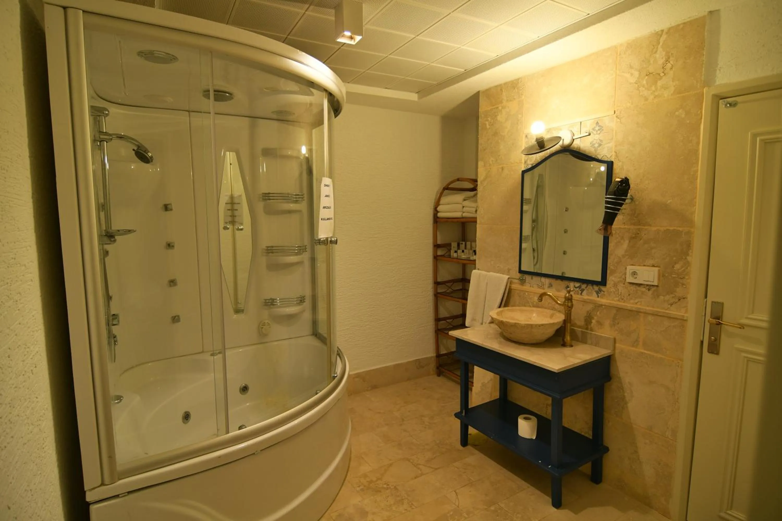 Shower in SUR PALACE OTEL