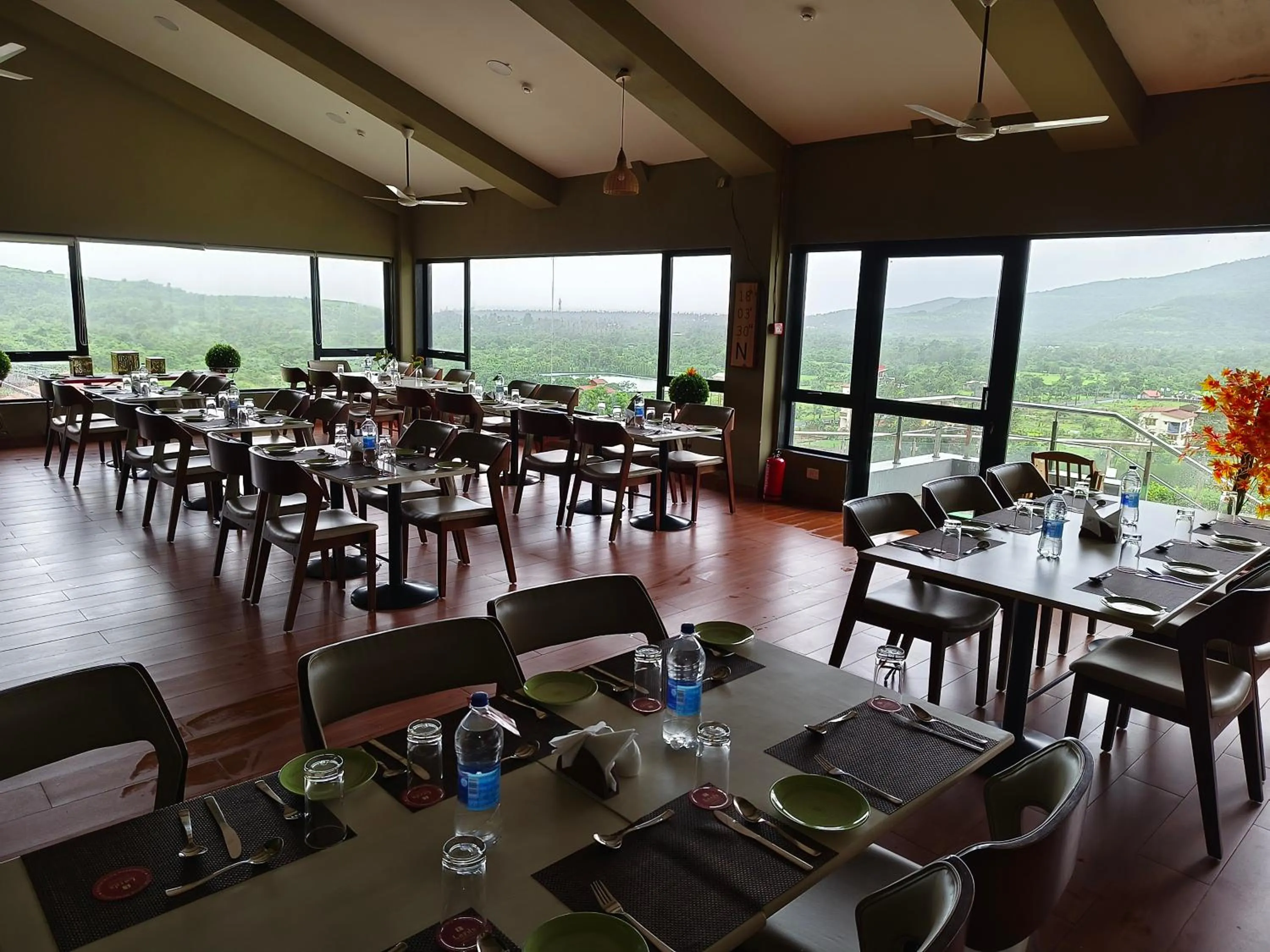 Restaurant/places to eat in Gaurav Lords Resort
