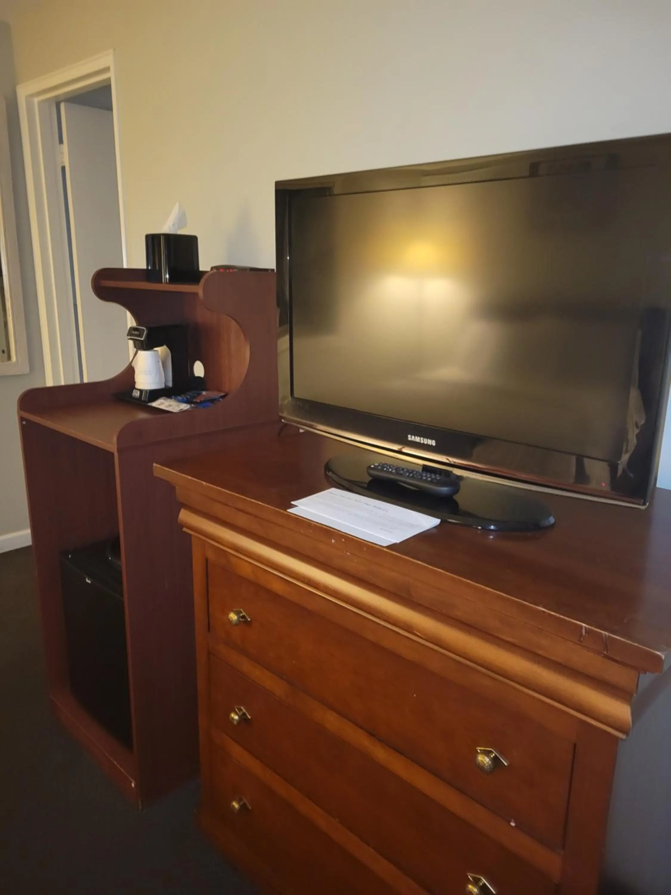 TV and multimedia in Natural Bridge Hotel, Trademark Collection by Wyndham