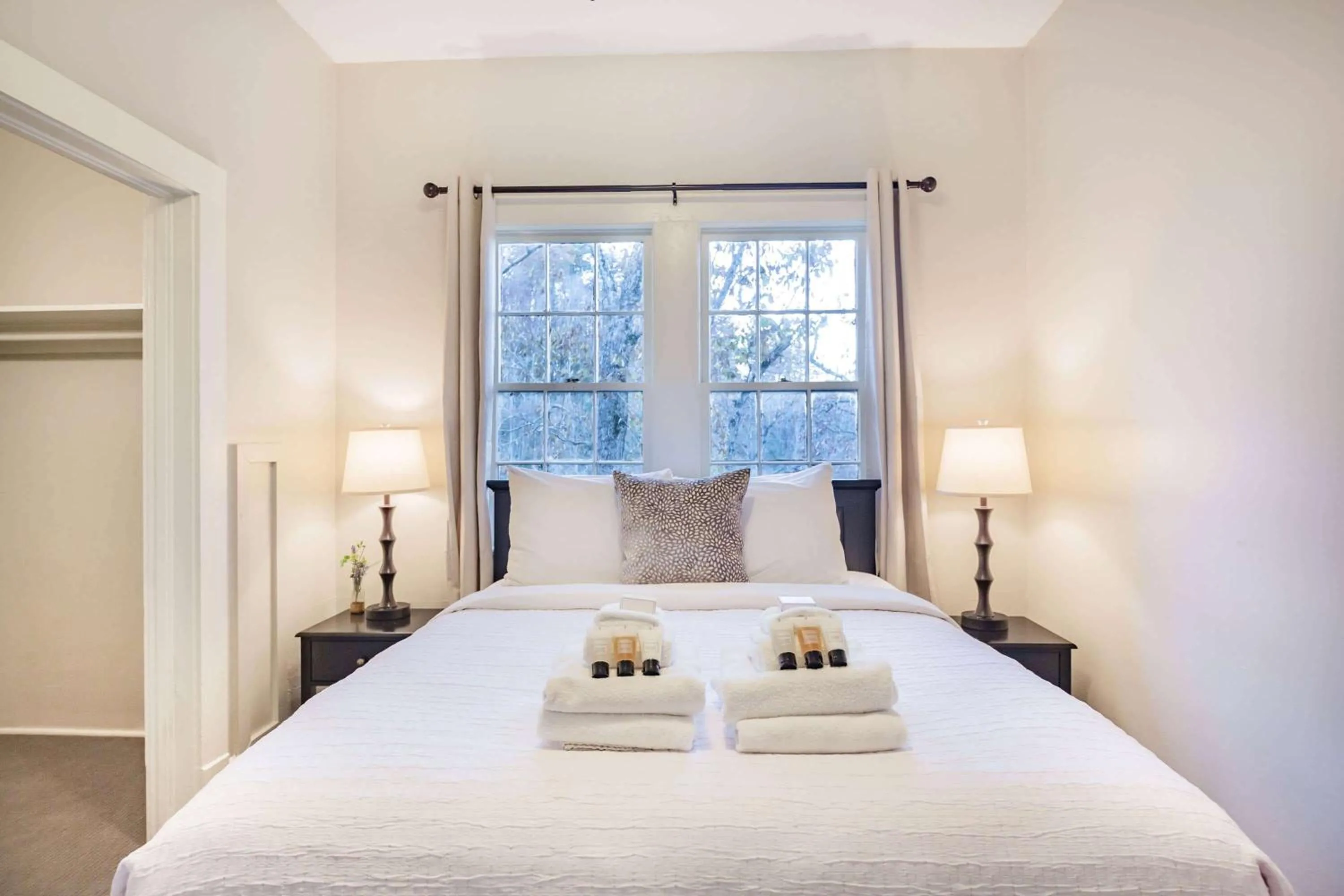 Bed in Natural Bridge Hotel, Trademark Collection by Wyndham