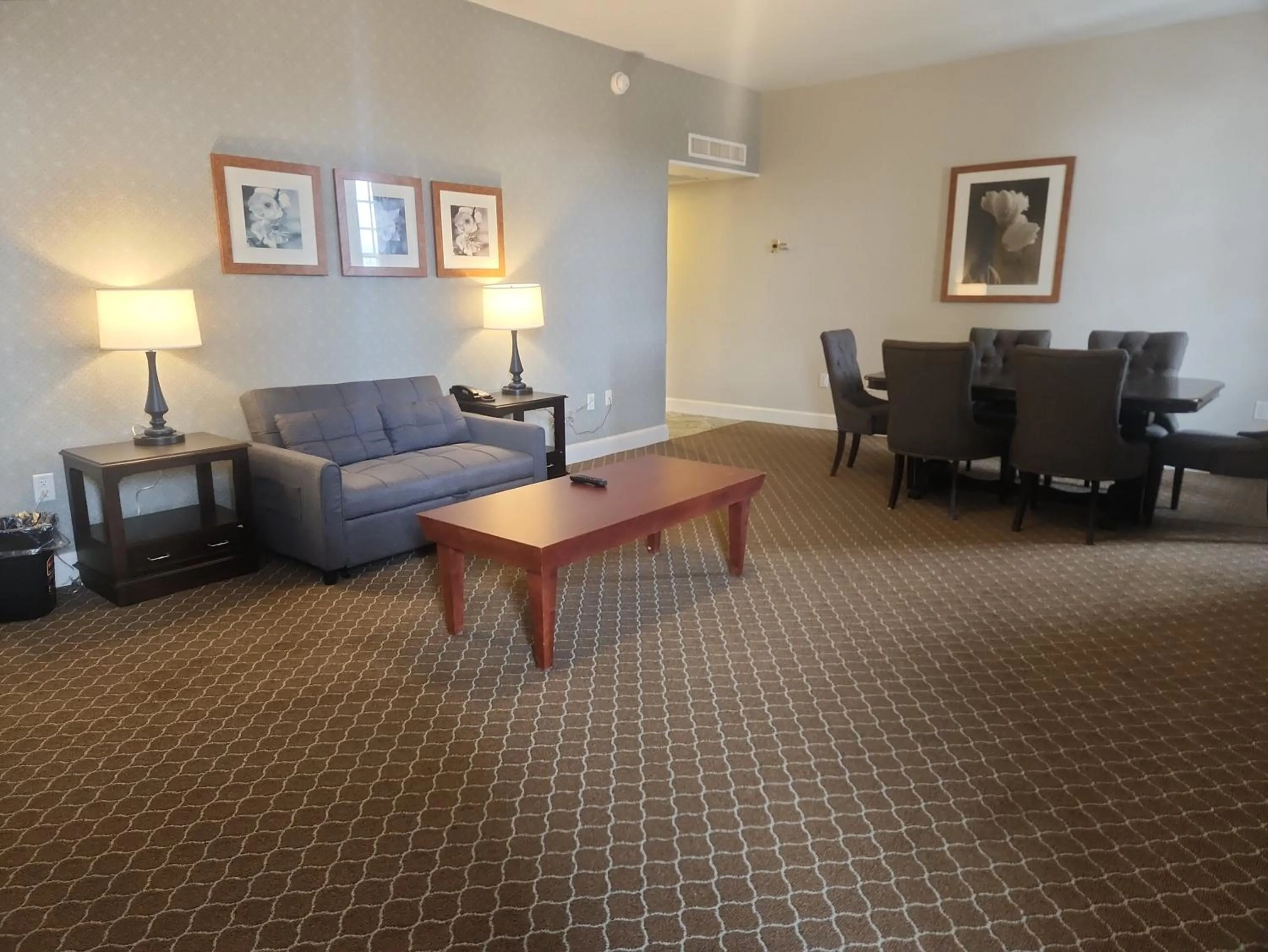 TV and multimedia, Bed in Natural Bridge Hotel, Trademark Collection by Wyndham