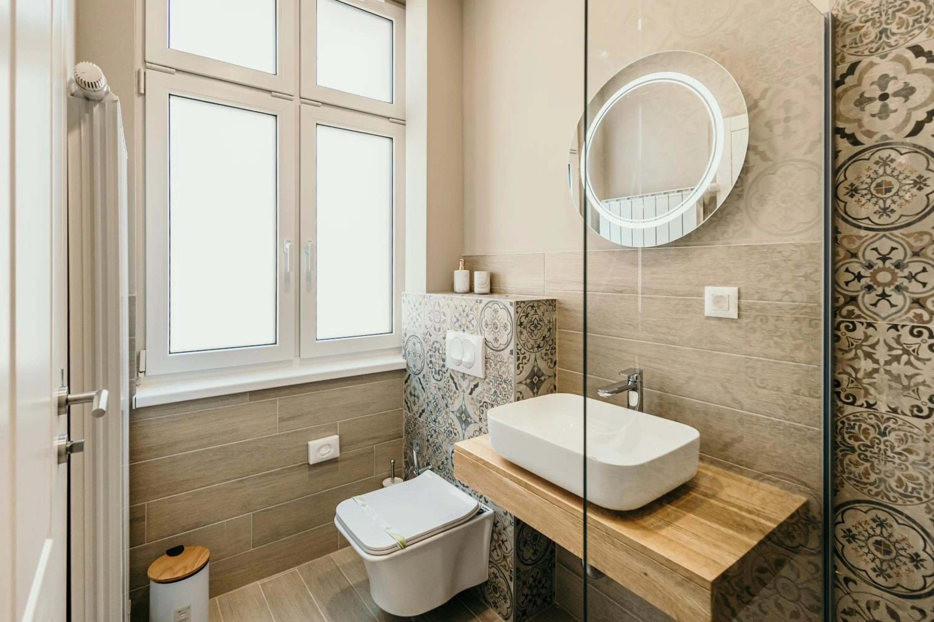 Shower in Pansion "Fawlty Towers" Sarajevo