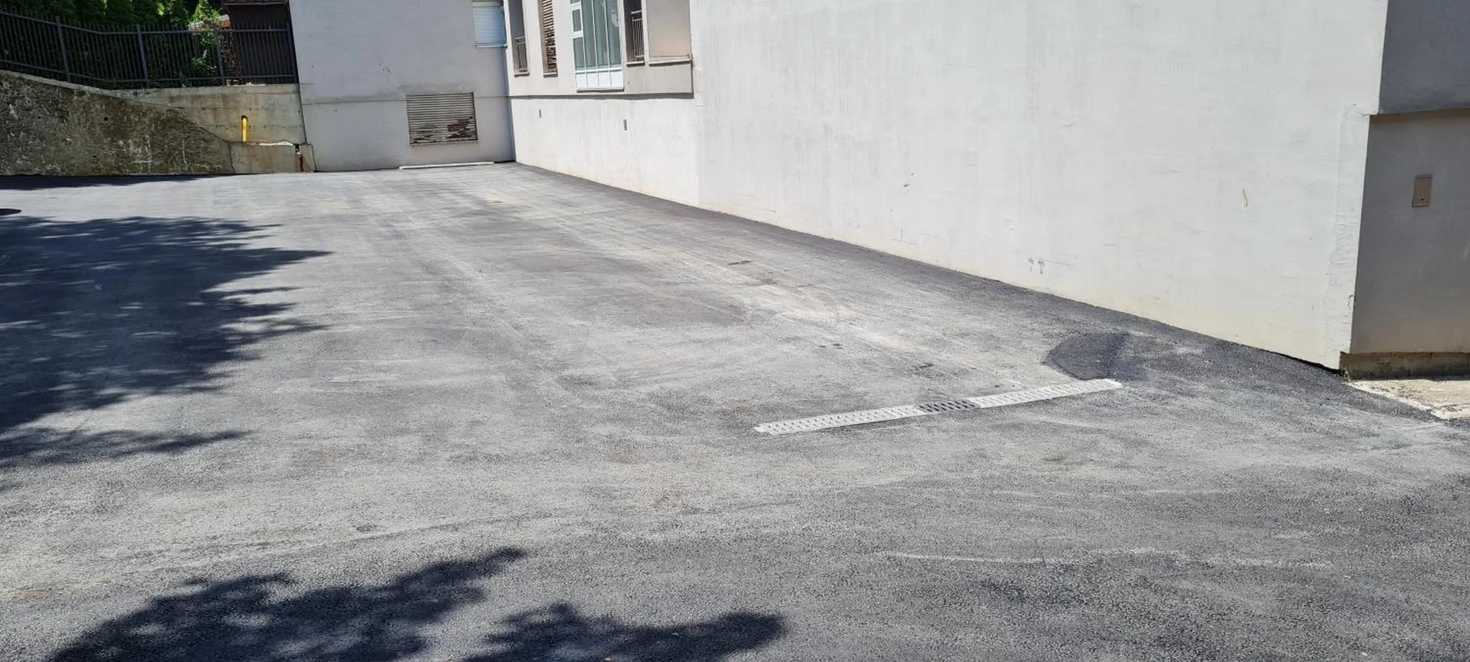 Parking in Pansion "Fawlty Towers" Sarajevo