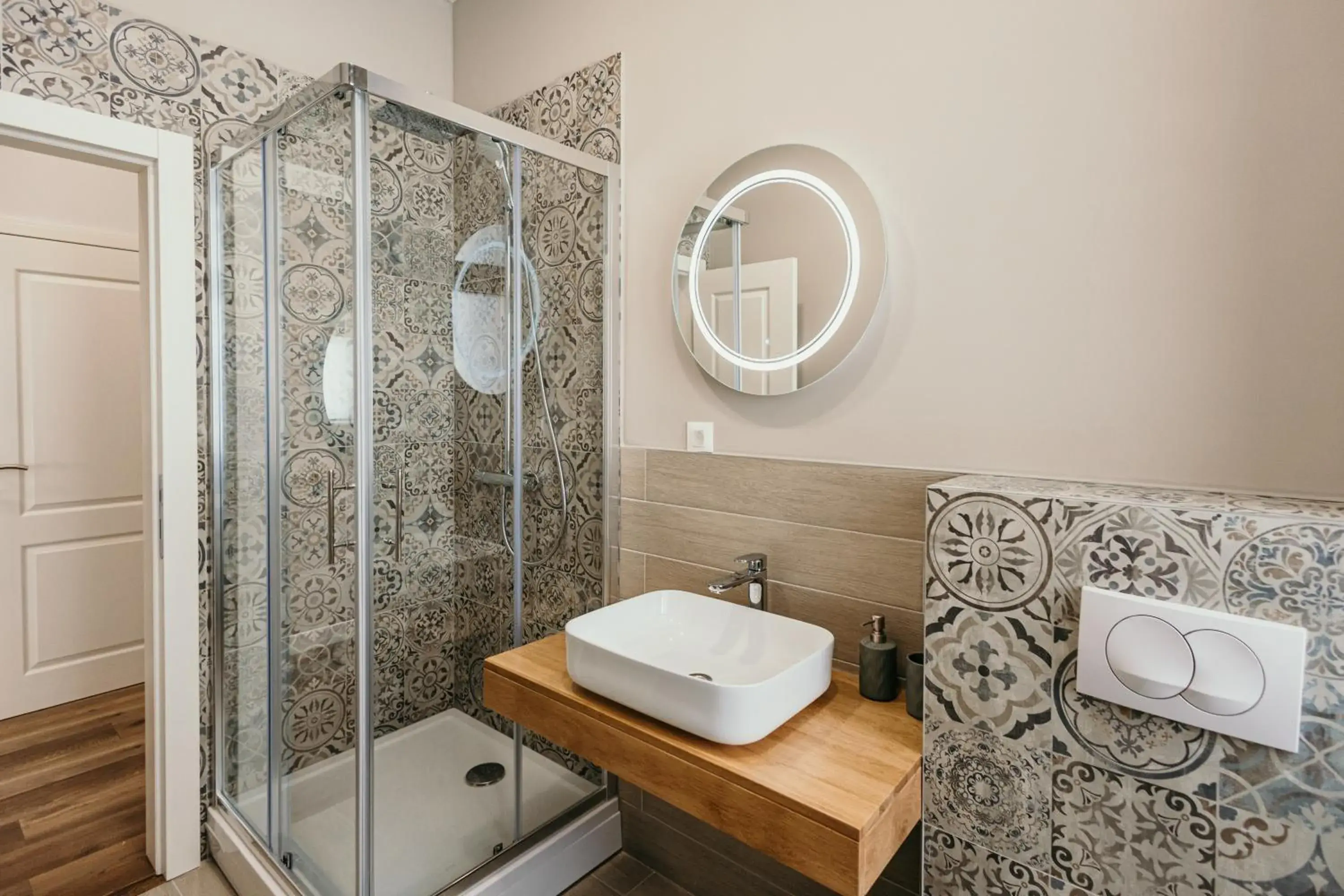 Double or Twin Room with Balcony in Pansion "Fawlty Towers" Sarajevo Double or Twin Room with Balcony in Pansion "Fawlty Towers" Sarajevo