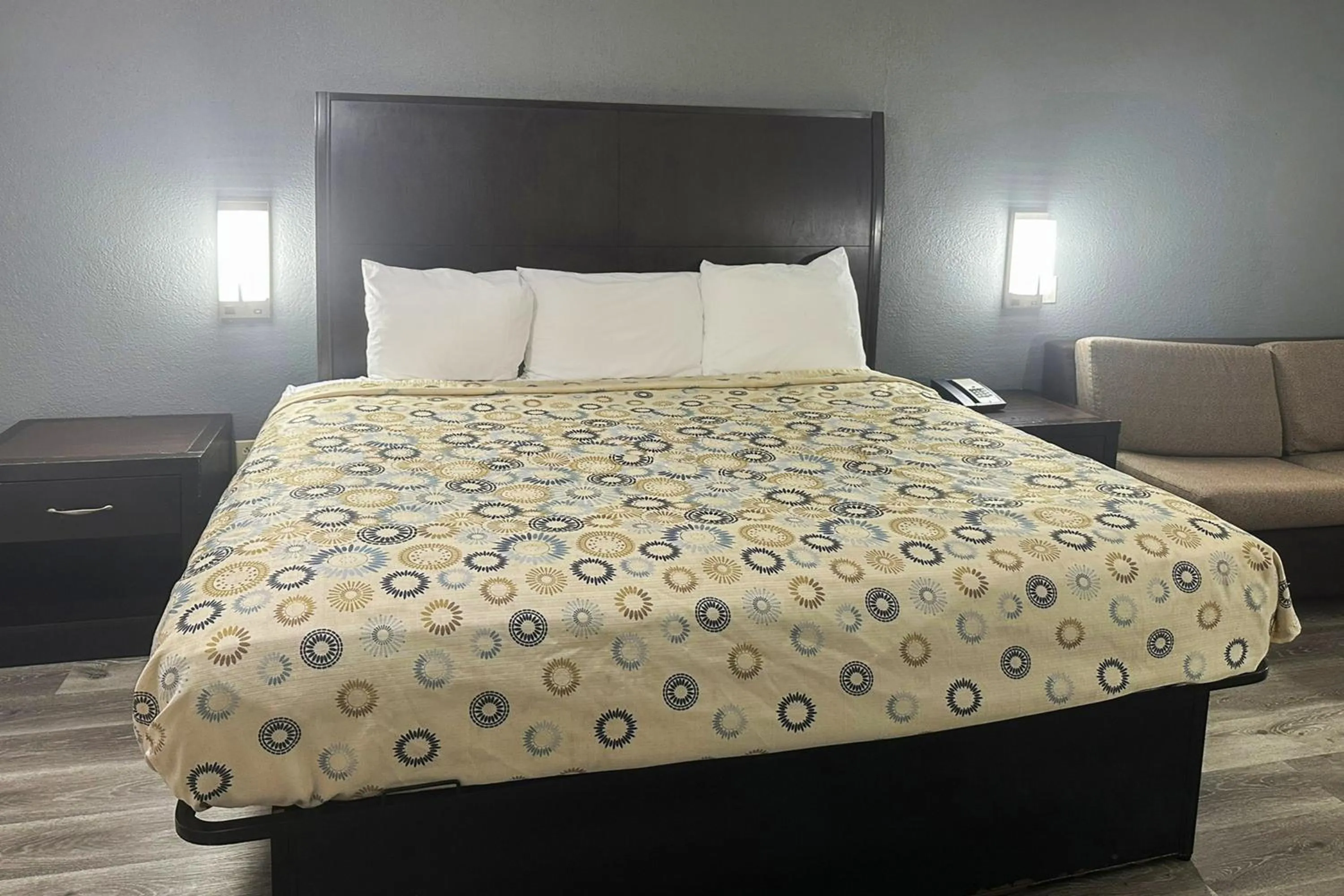 Bedroom in Regal Inn Guntersville By OYO Hwy 431