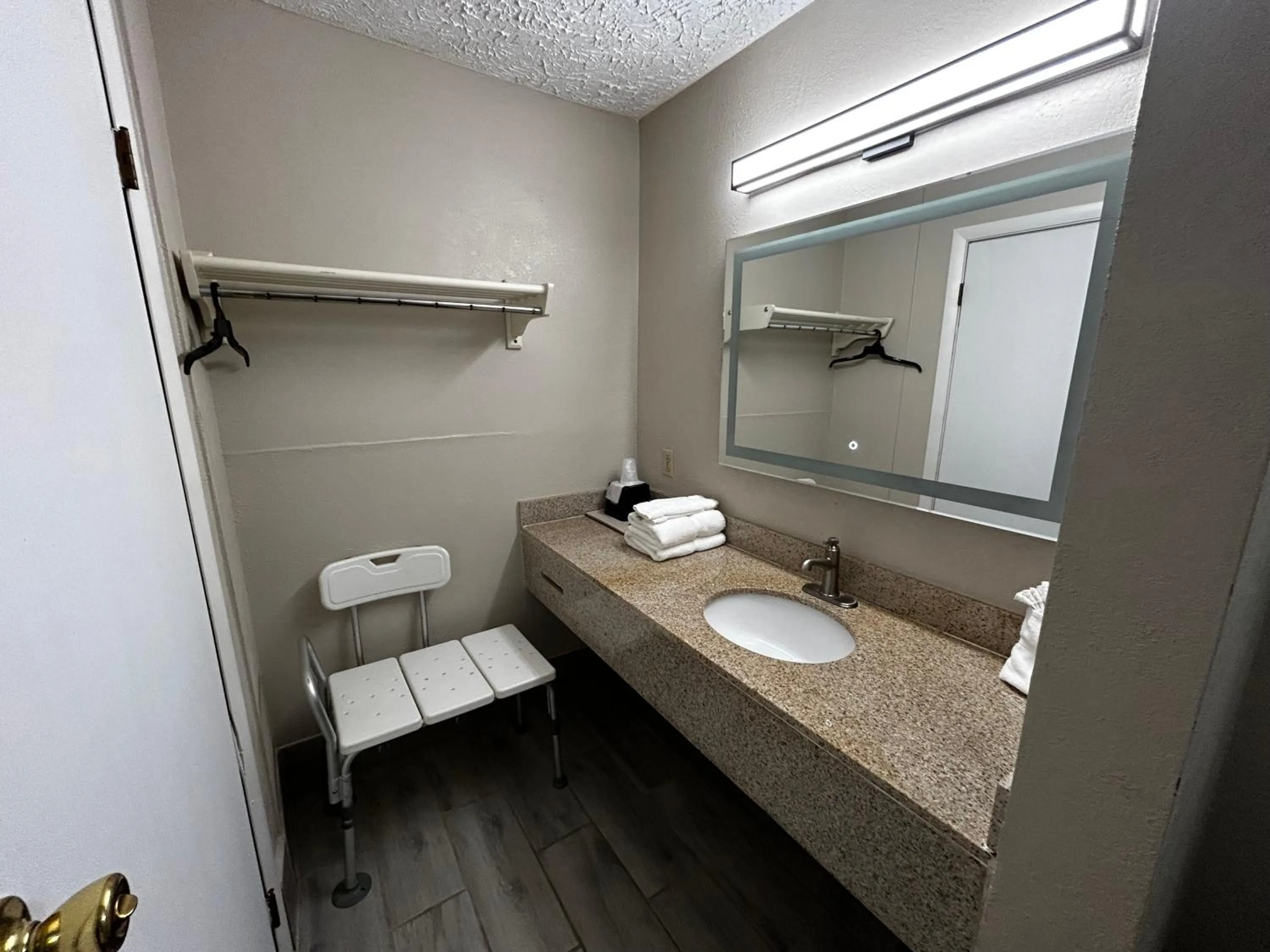 Bathroom in Regal Inn Guntersville Hwy 431