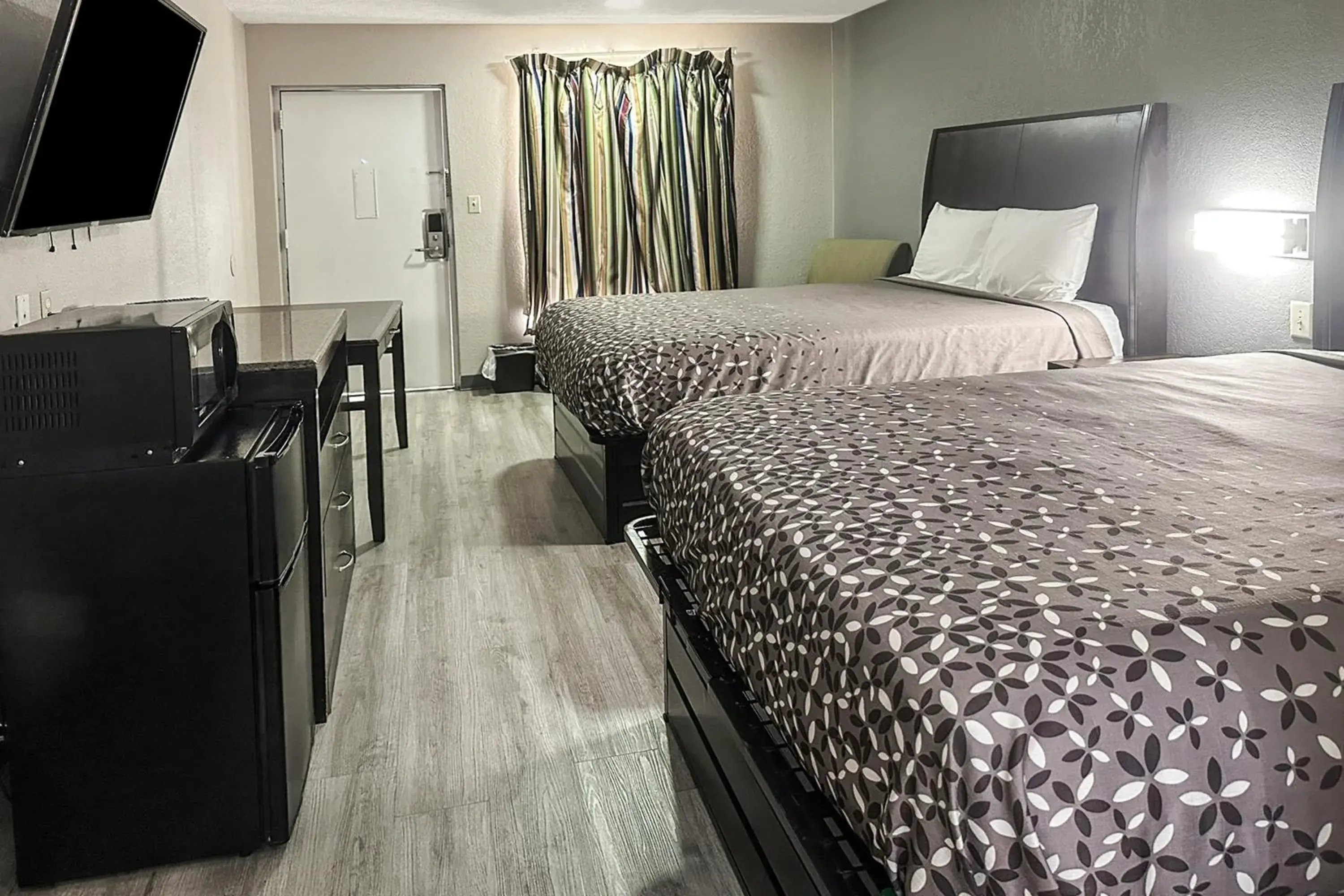 2 Queen Bed Smoking in Regal Inn Guntersville By OYO Hwy 431 2 Queen Bed Smoking in Regal Inn Guntersville By OYO Hwy 431