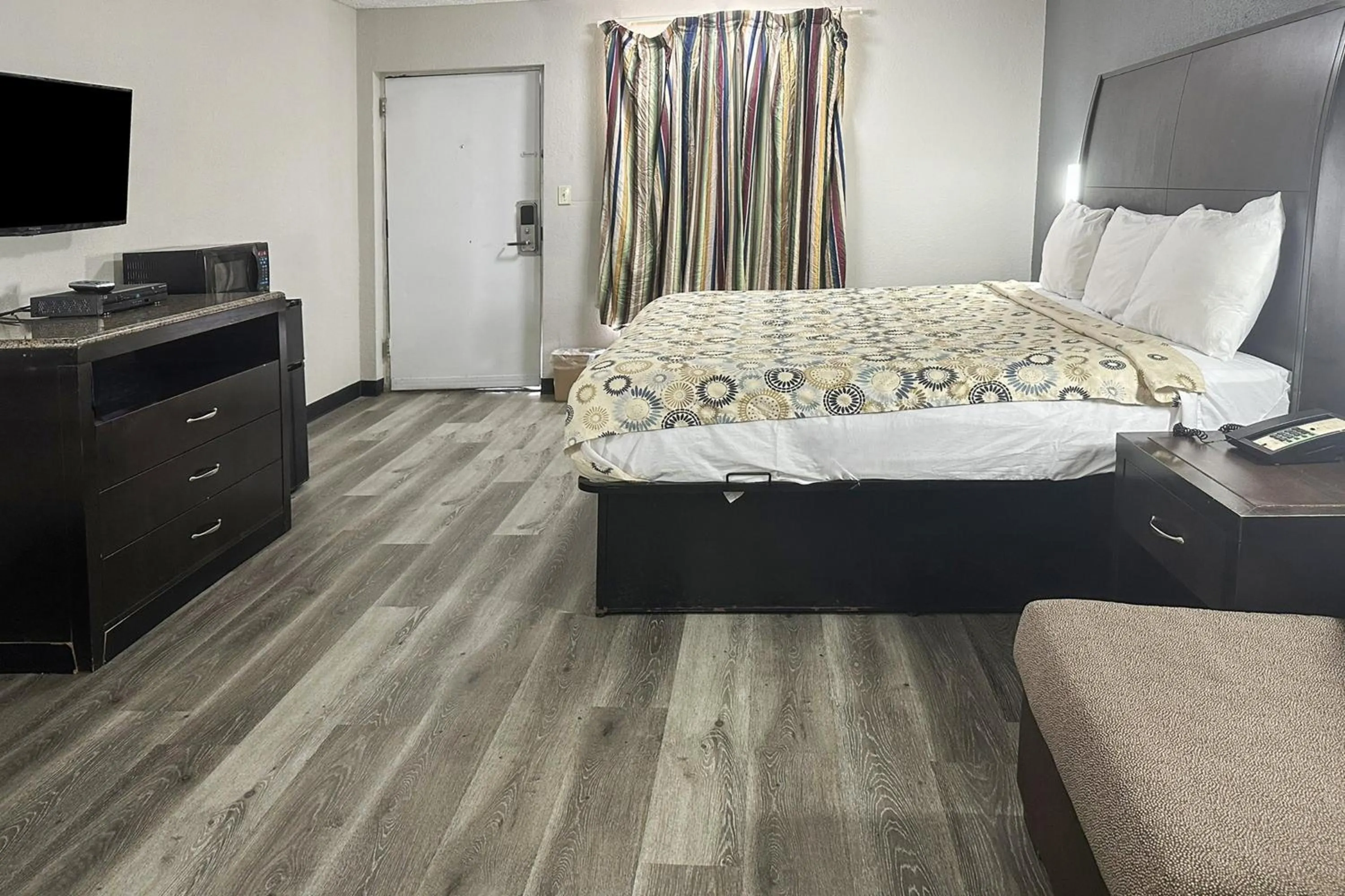 Bedroom in Regal Inn Guntersville By OYO Hwy 431