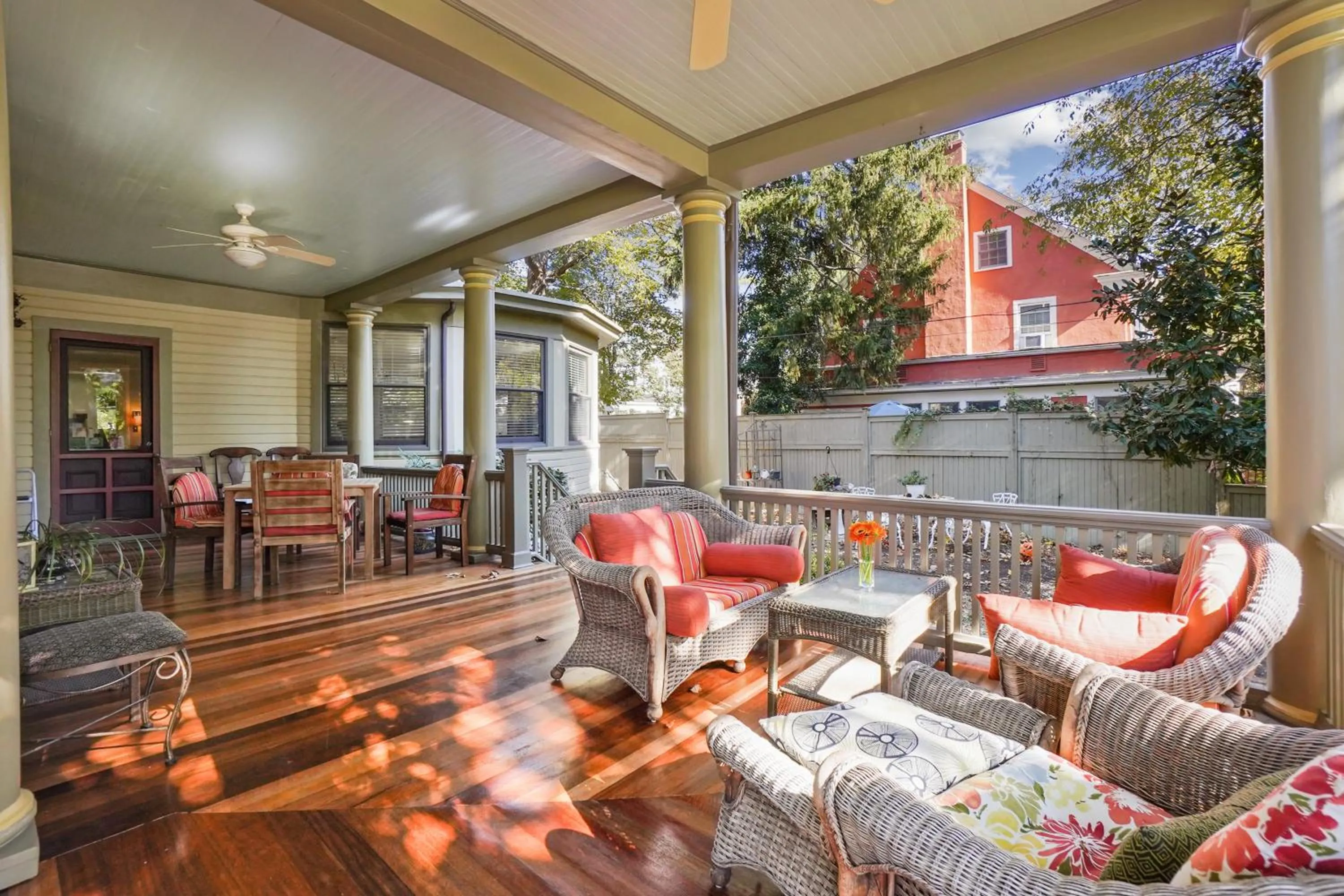 Balcony/Terrace in DeBary Inn