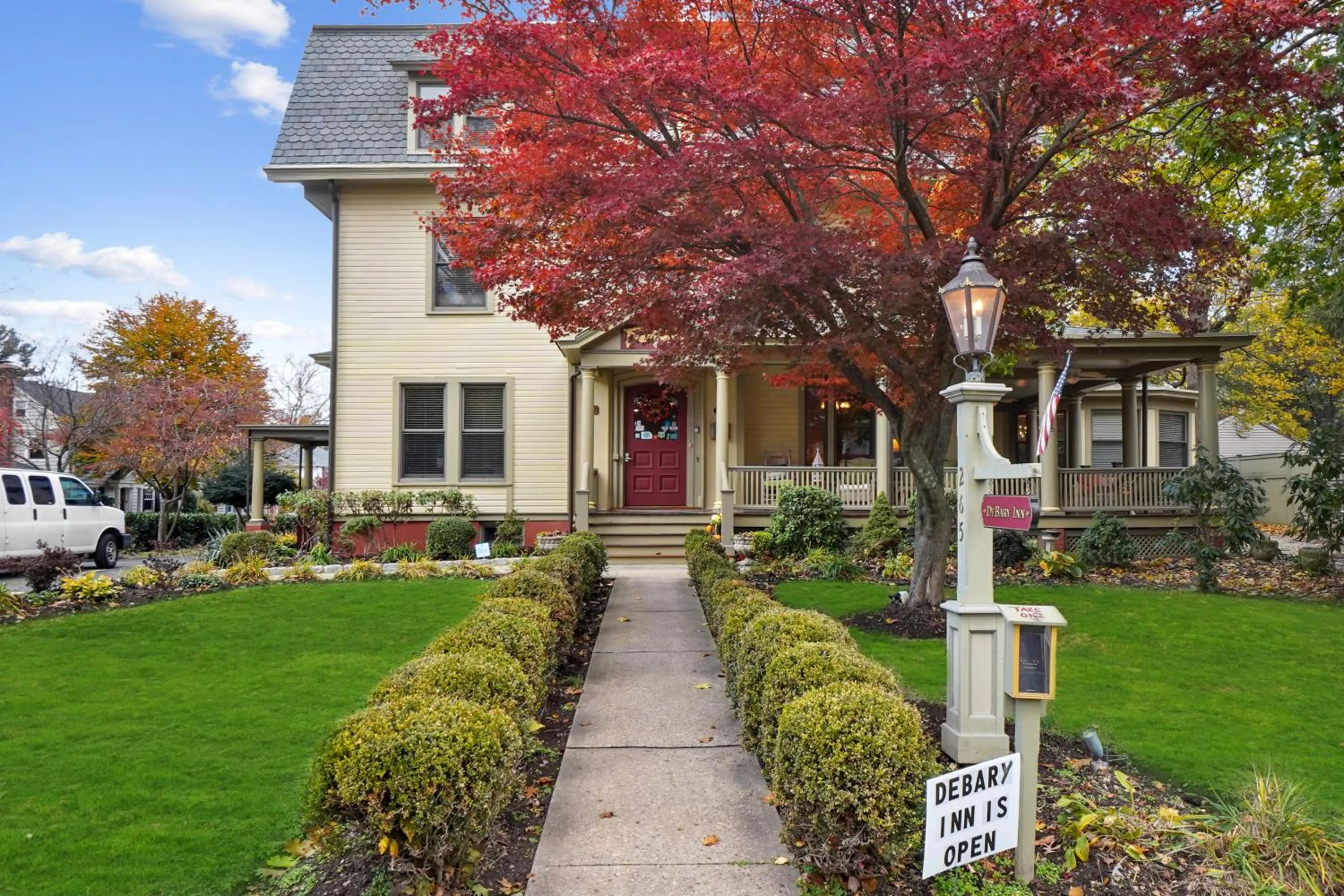 Property building in DeBary Inn