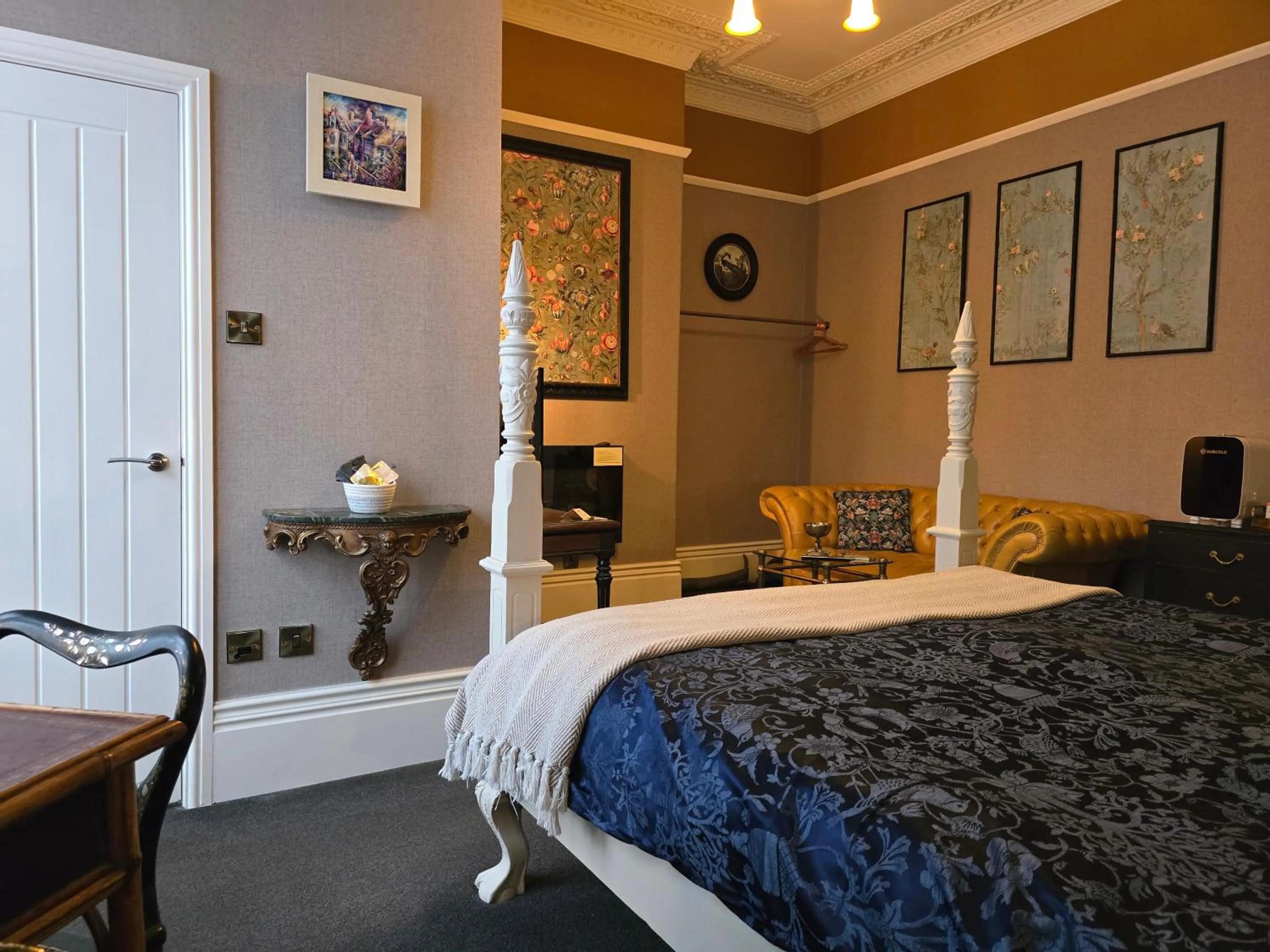 Seating area, Bed in Ashburton House - B&B