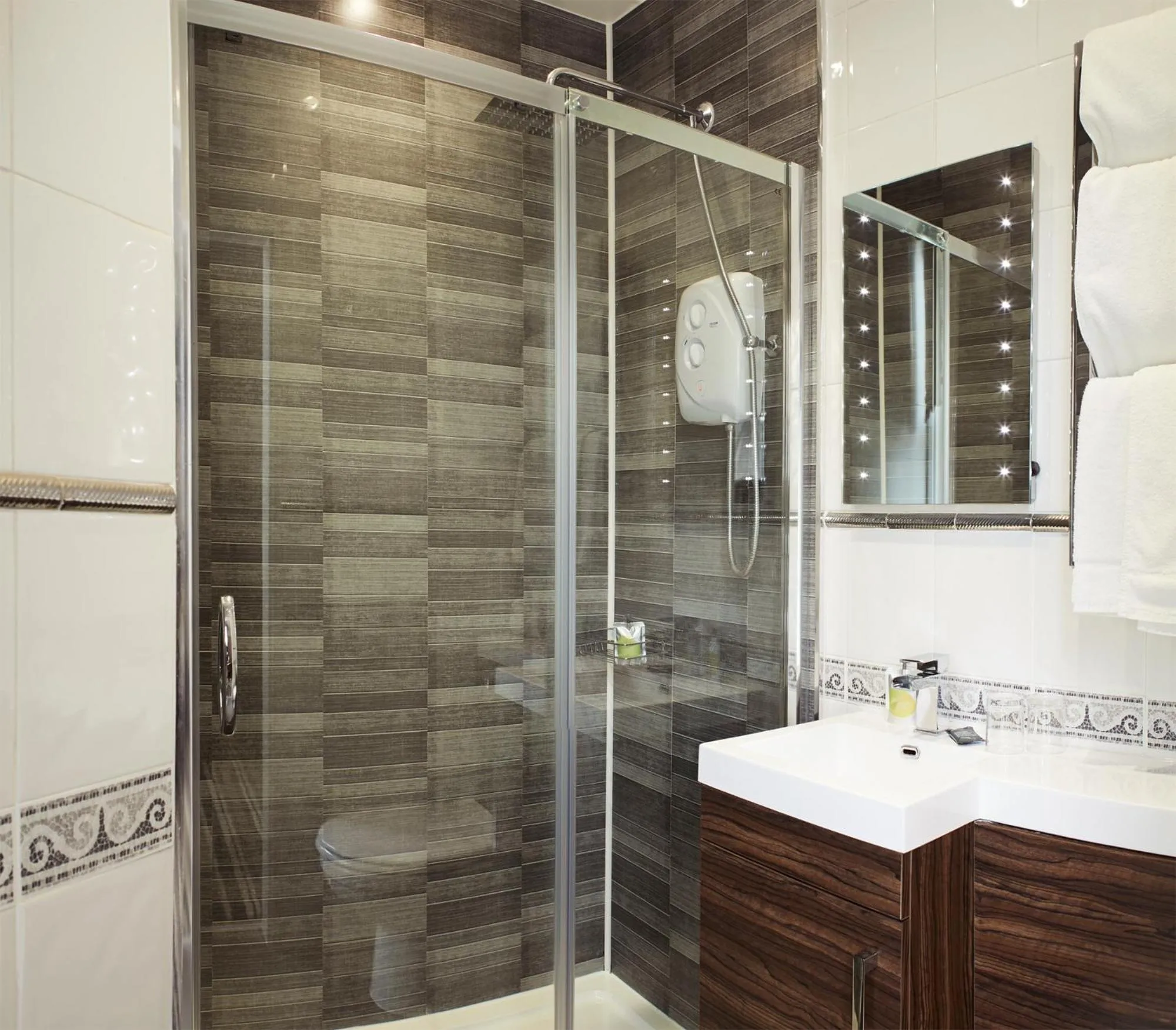 Shower in Ashburton House - B&B