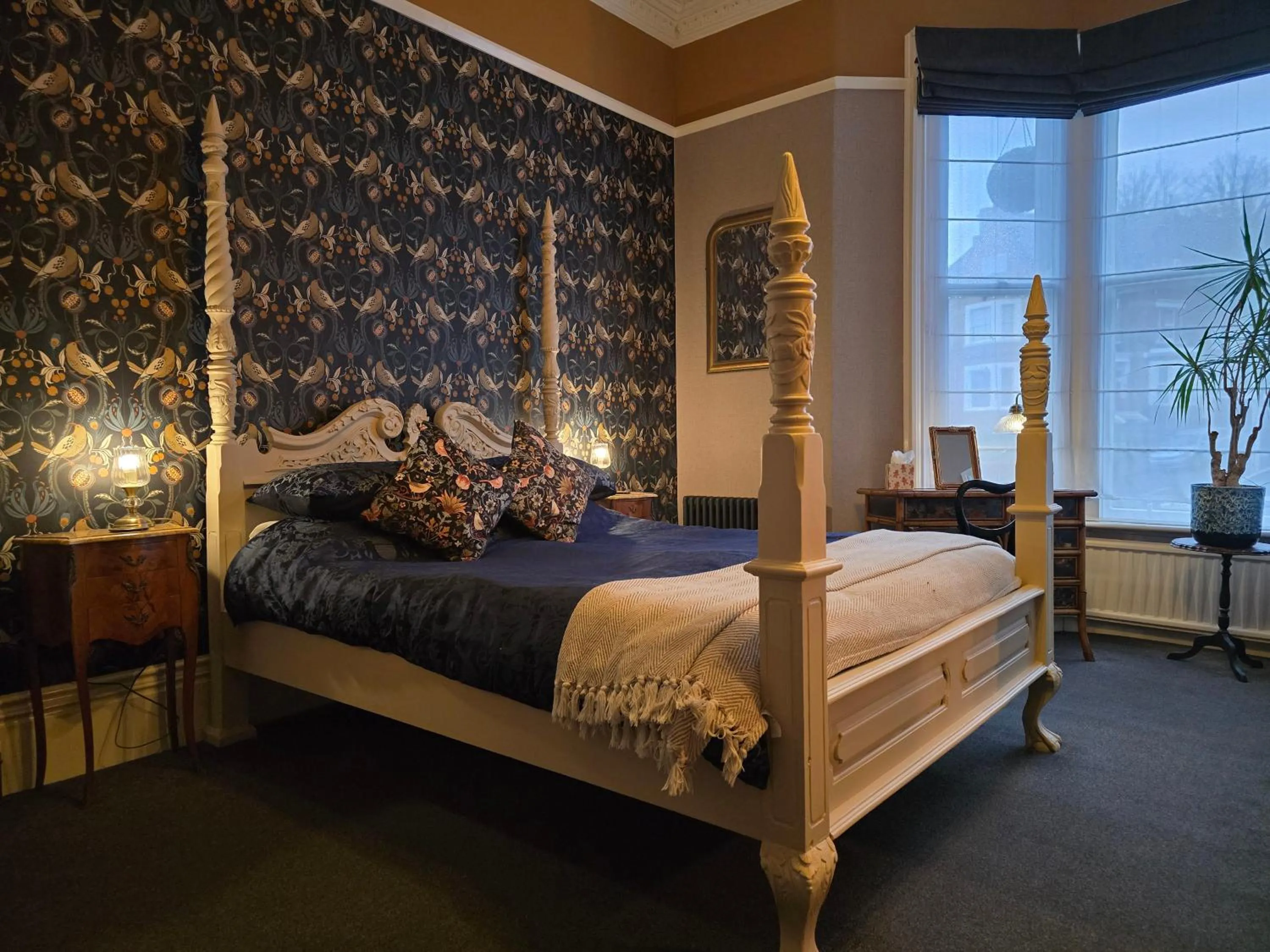 Bedroom, Bed in Ashburton House - B&B