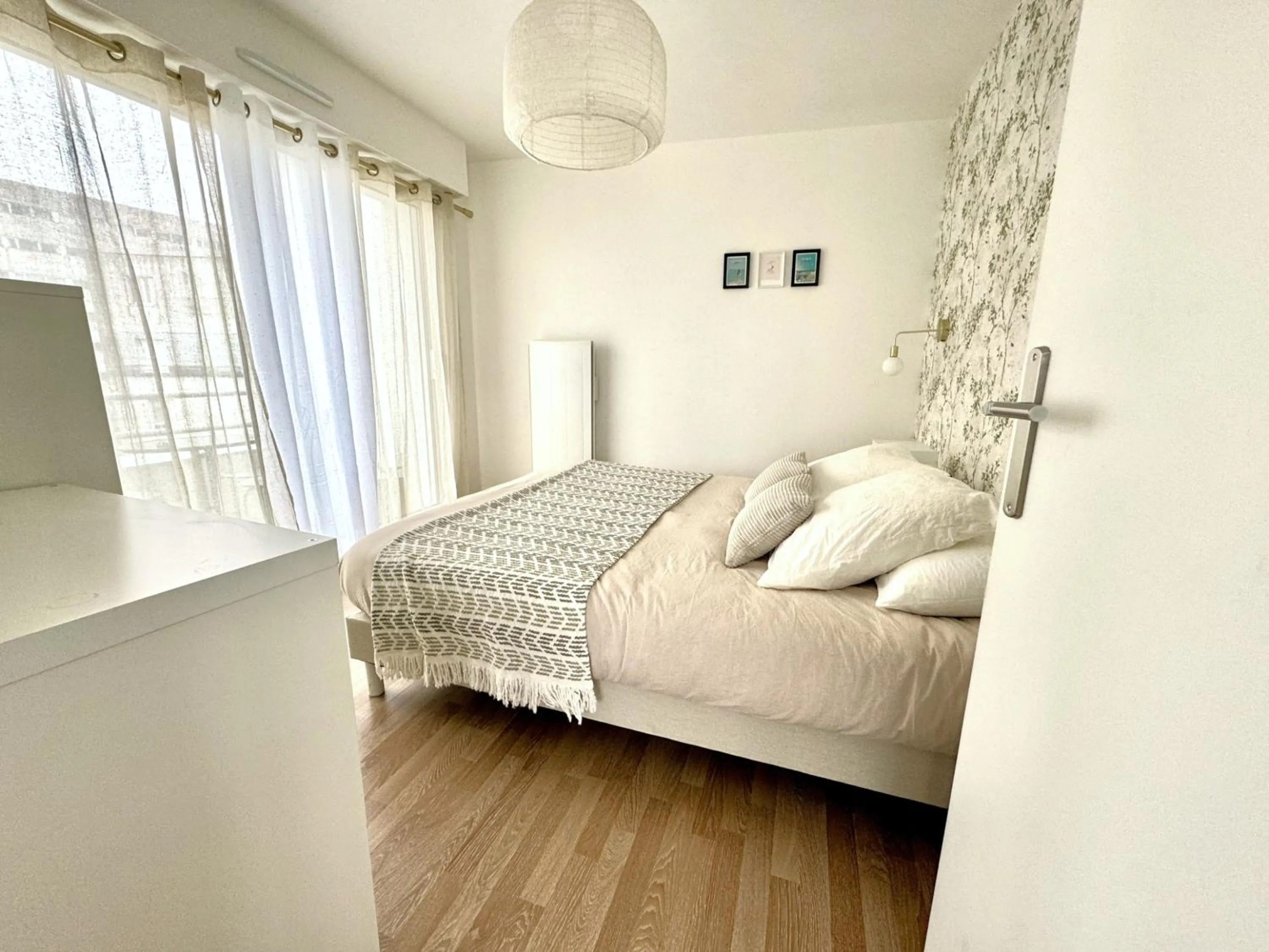 Photo of the whole room, Bed in Escale de Charme à Brest - Hypercentre