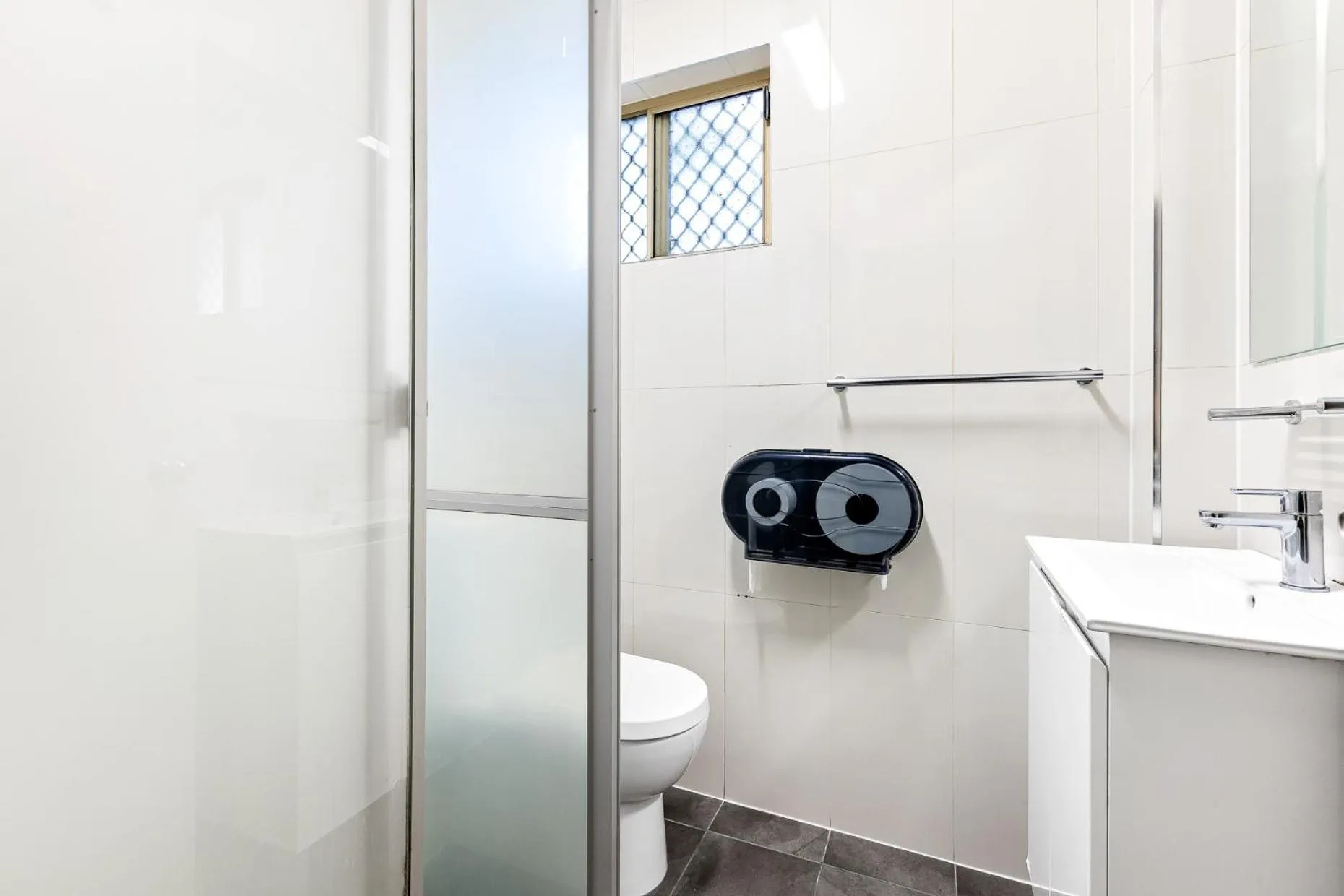 Bathroom in Newtown Backpackers