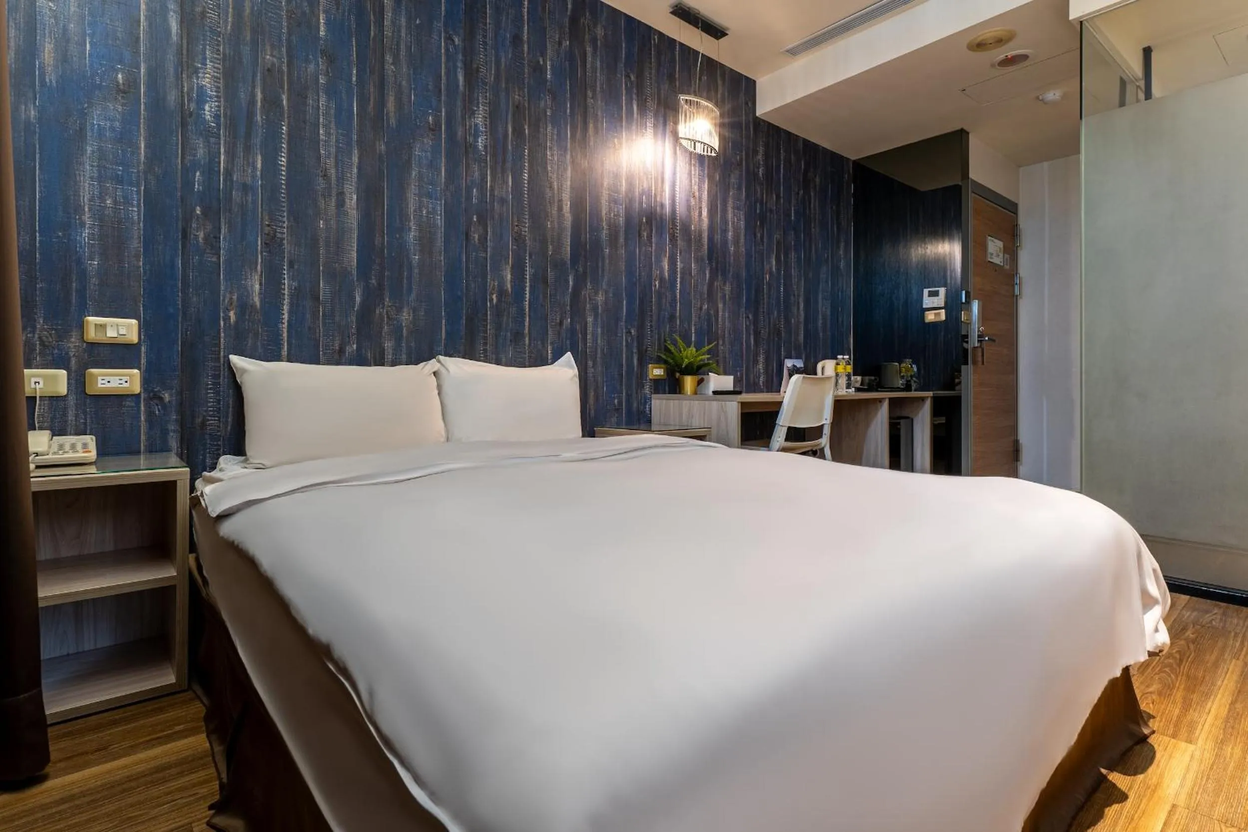 Bed in CHECK inn Express Taichung FuXing Hall 2