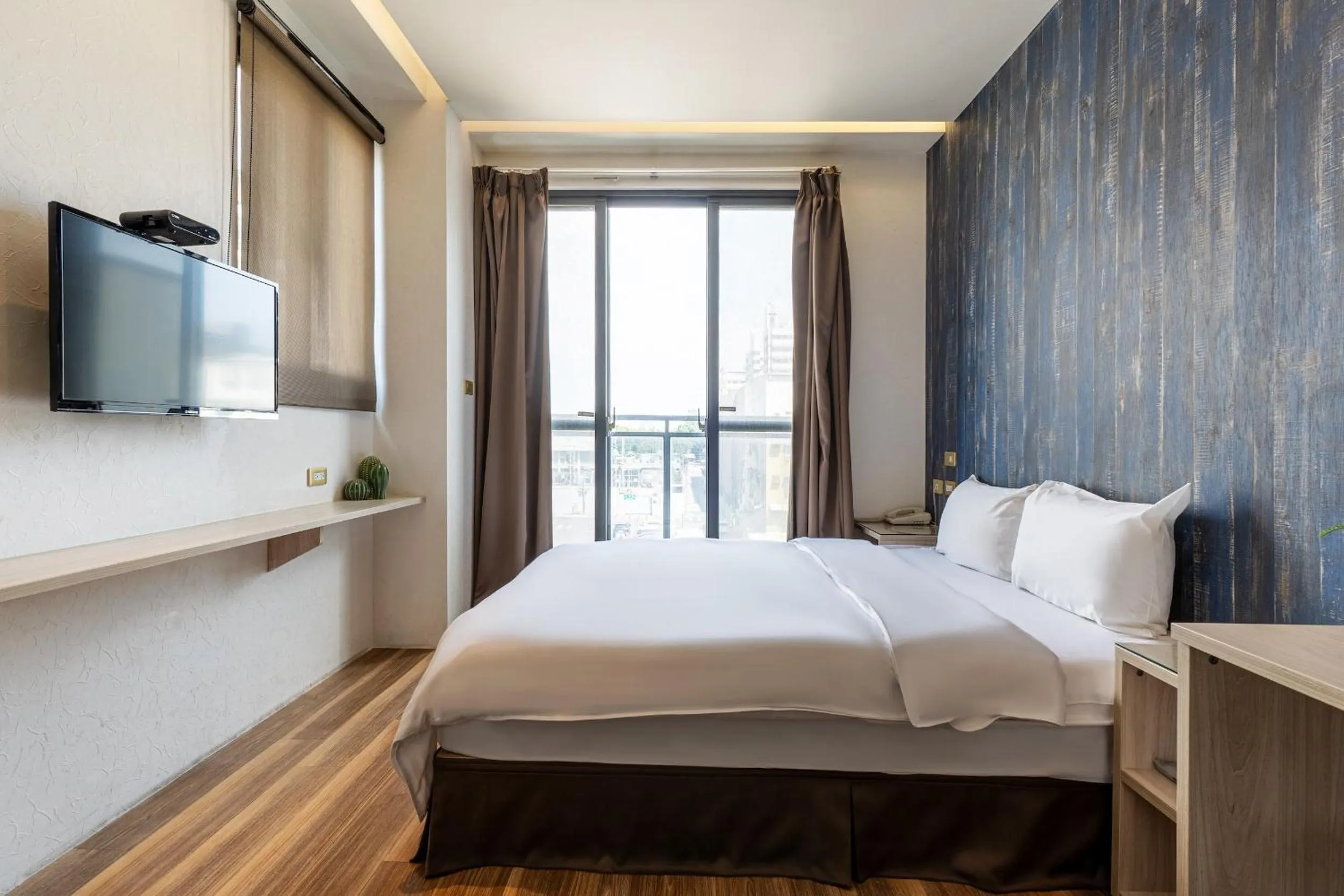 Bed in CHECK inn Express Taichung FuXing Hall 2