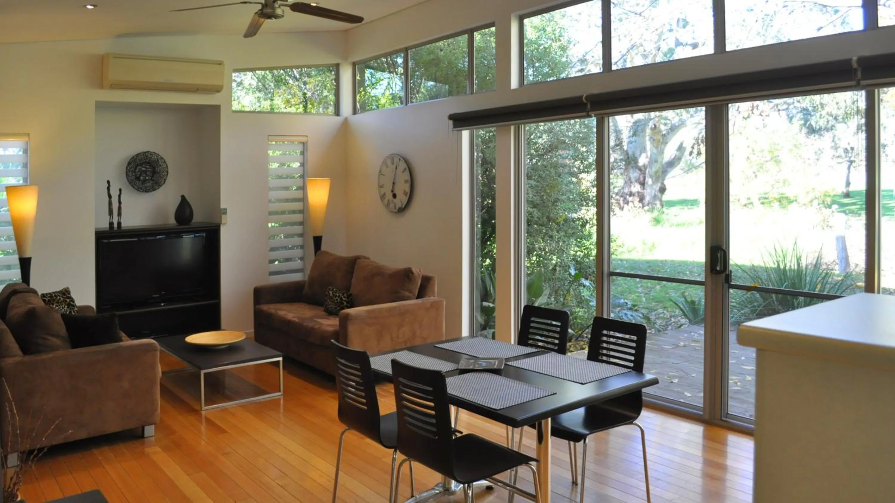 Photo of the whole room in Marion Holiday Park