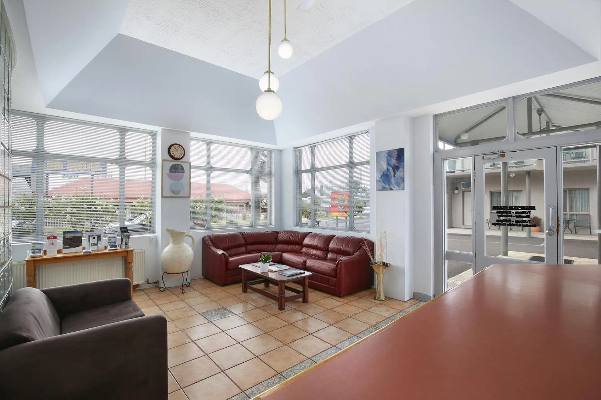 Lobby or reception in New England Motor Inn