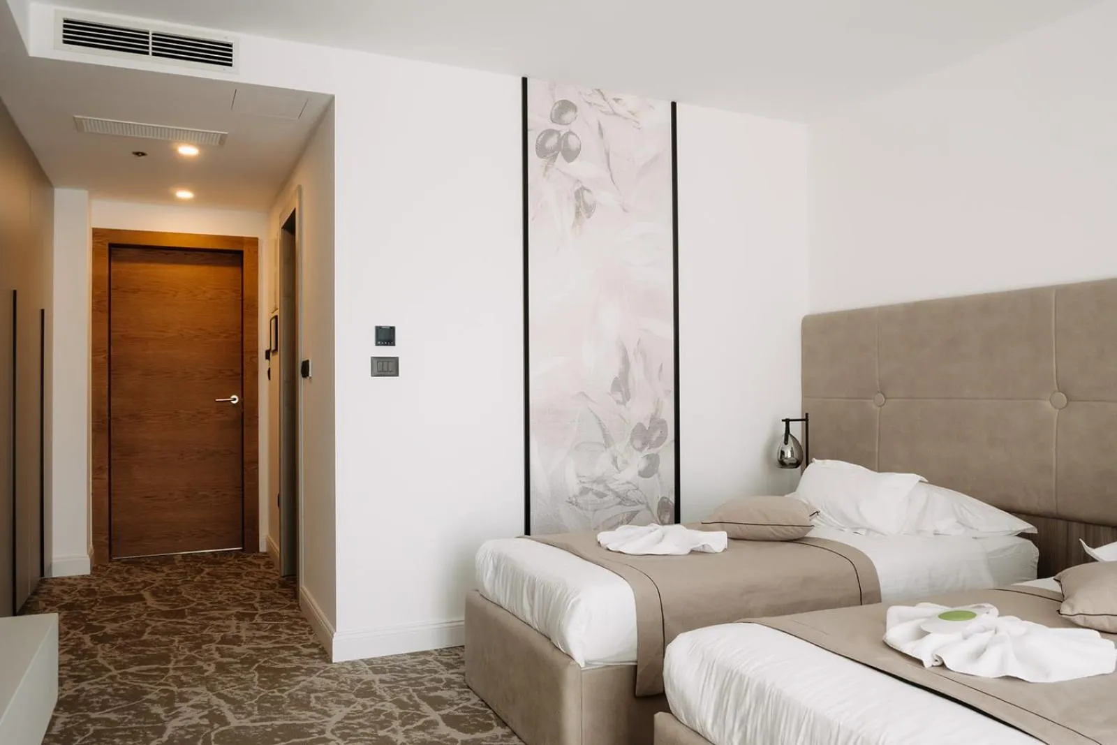 wardrobe, Bed in Hotel Fanat