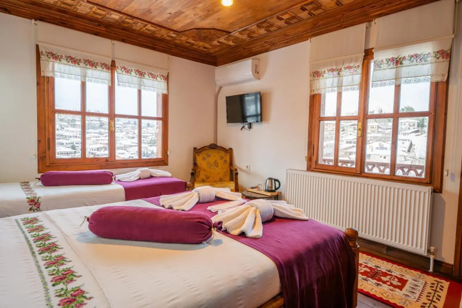 Quadruple Room with Balcony - single occupancy in Manzara Konak Otel Quadruple Room with Balcony - single occupancy in Manzara Konak Otel