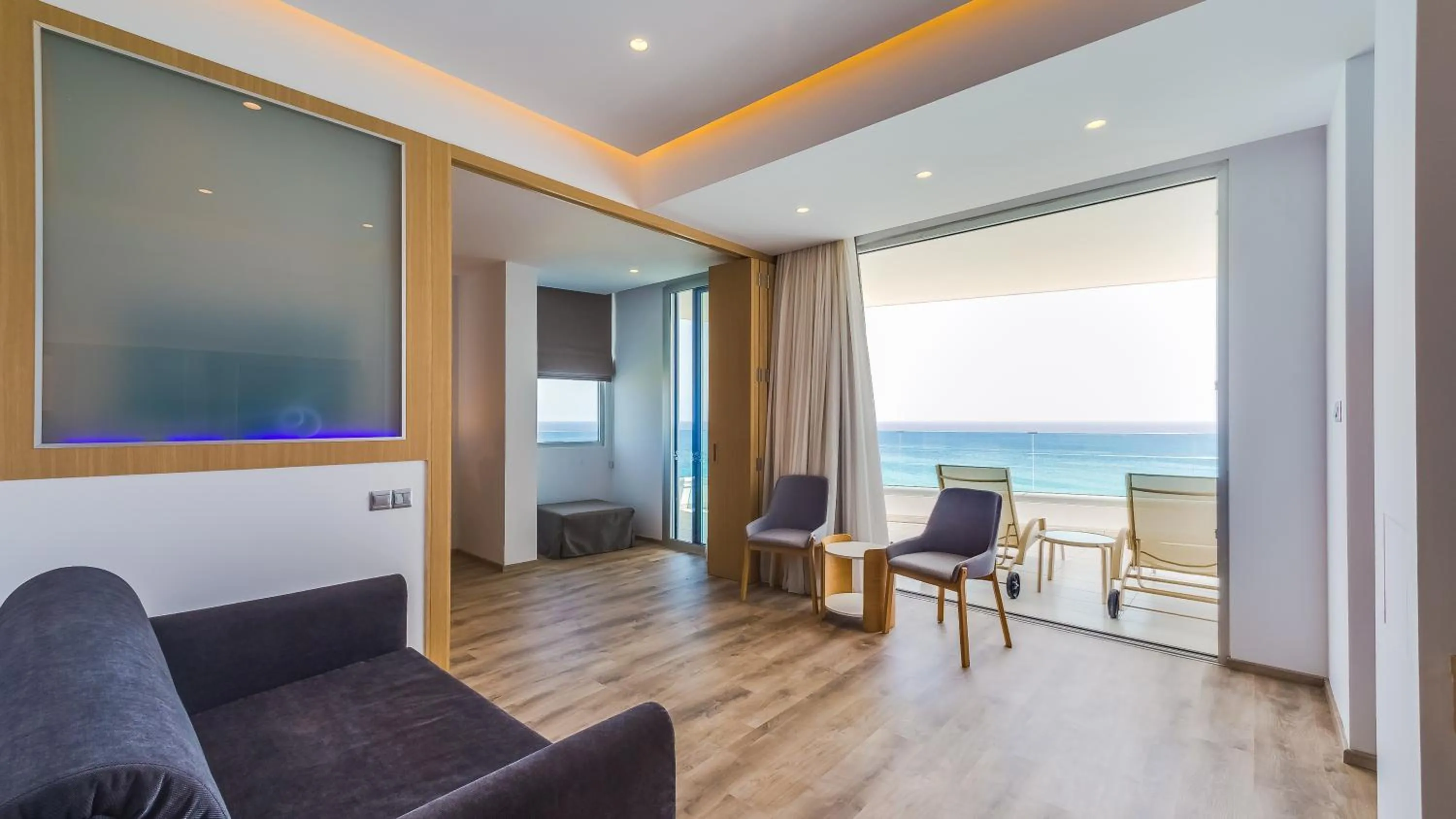 Living room in Vrissaki Beach Hotel