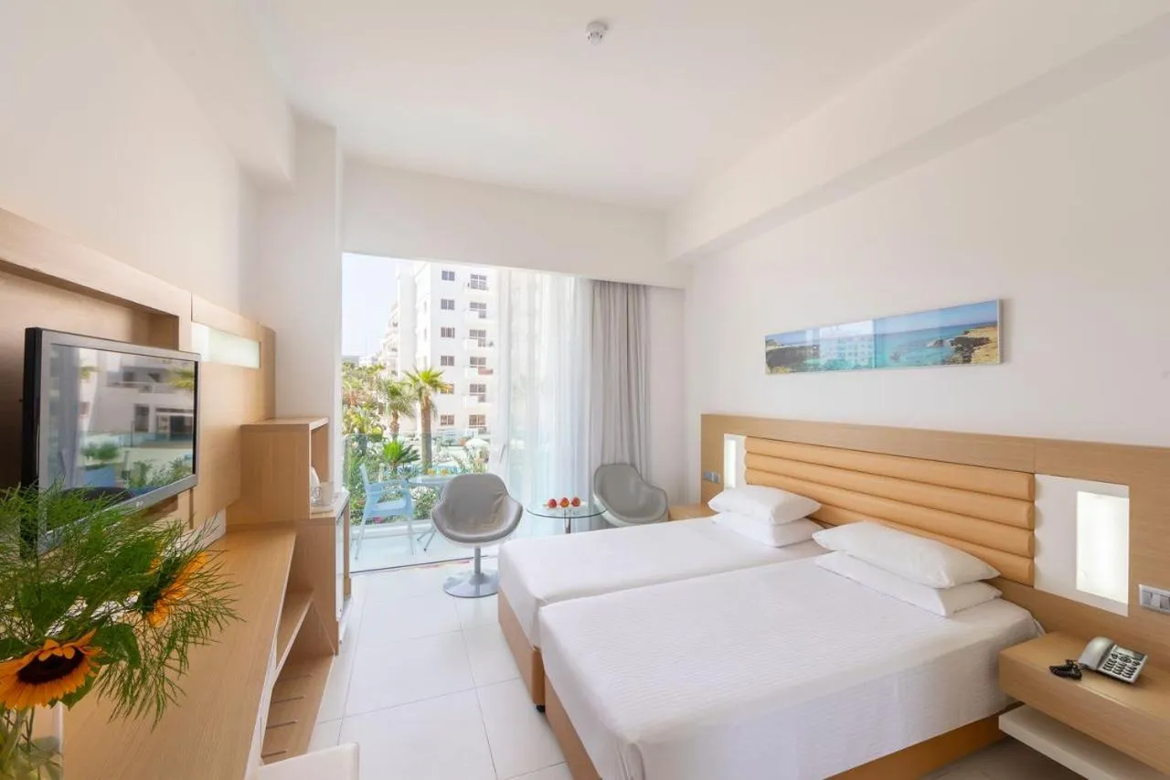 Bedroom, Bed in Vrissaki Beach Hotel