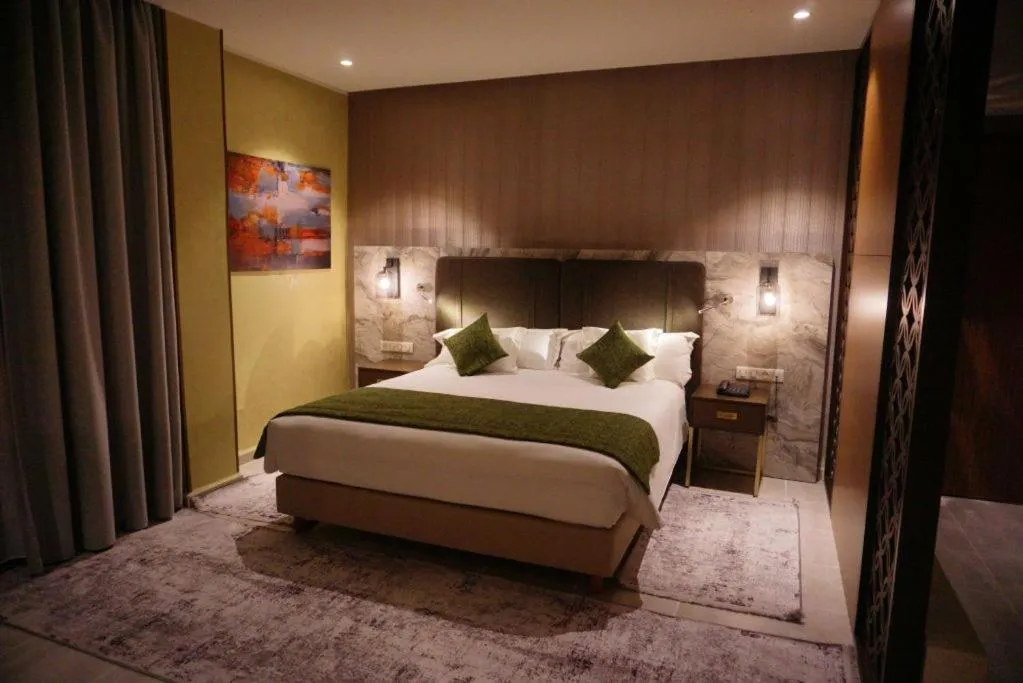 Bed in LYNATEL PALACE