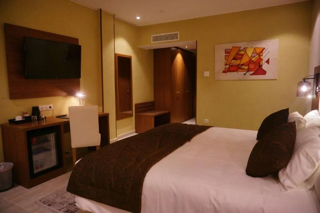 Bed in LYNATEL PALACE