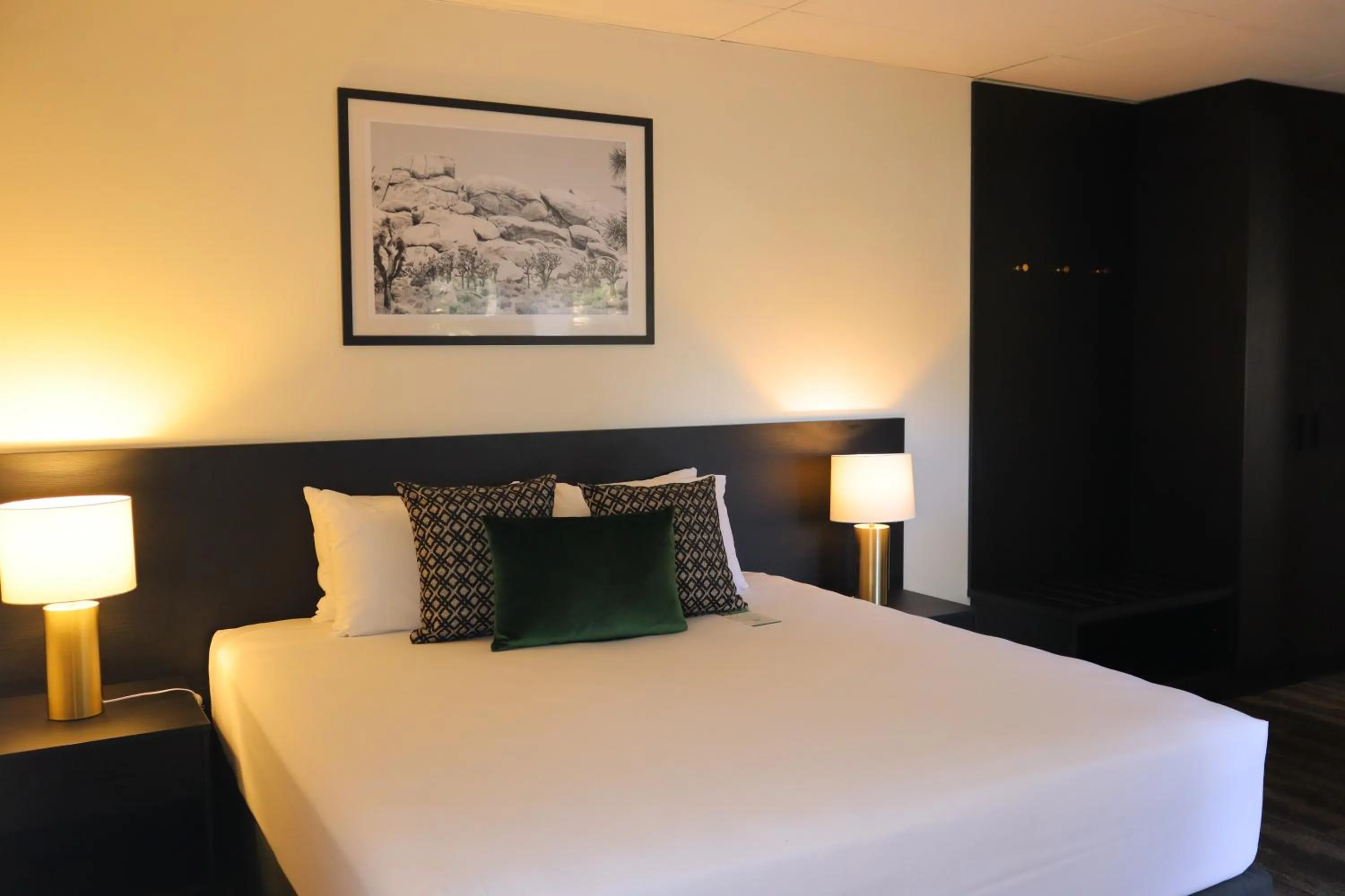 Bed in Quality Hotel Robertson Gardens