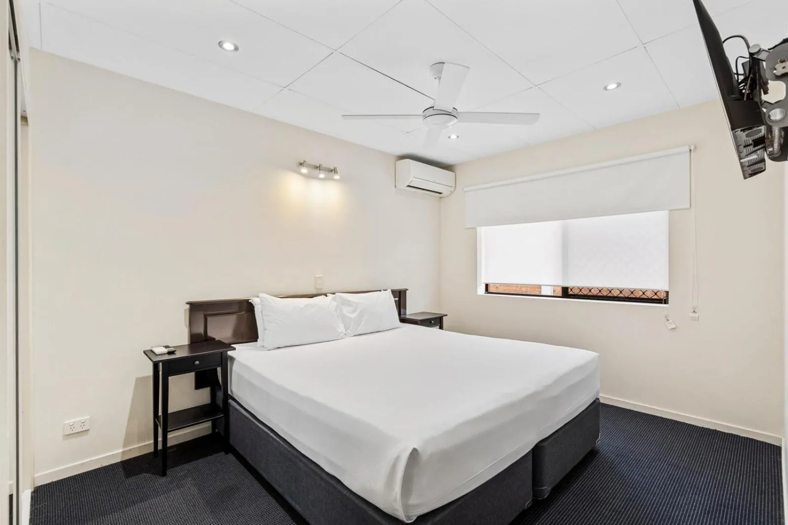 Bed in Quality Hotel Robertson Gardens
