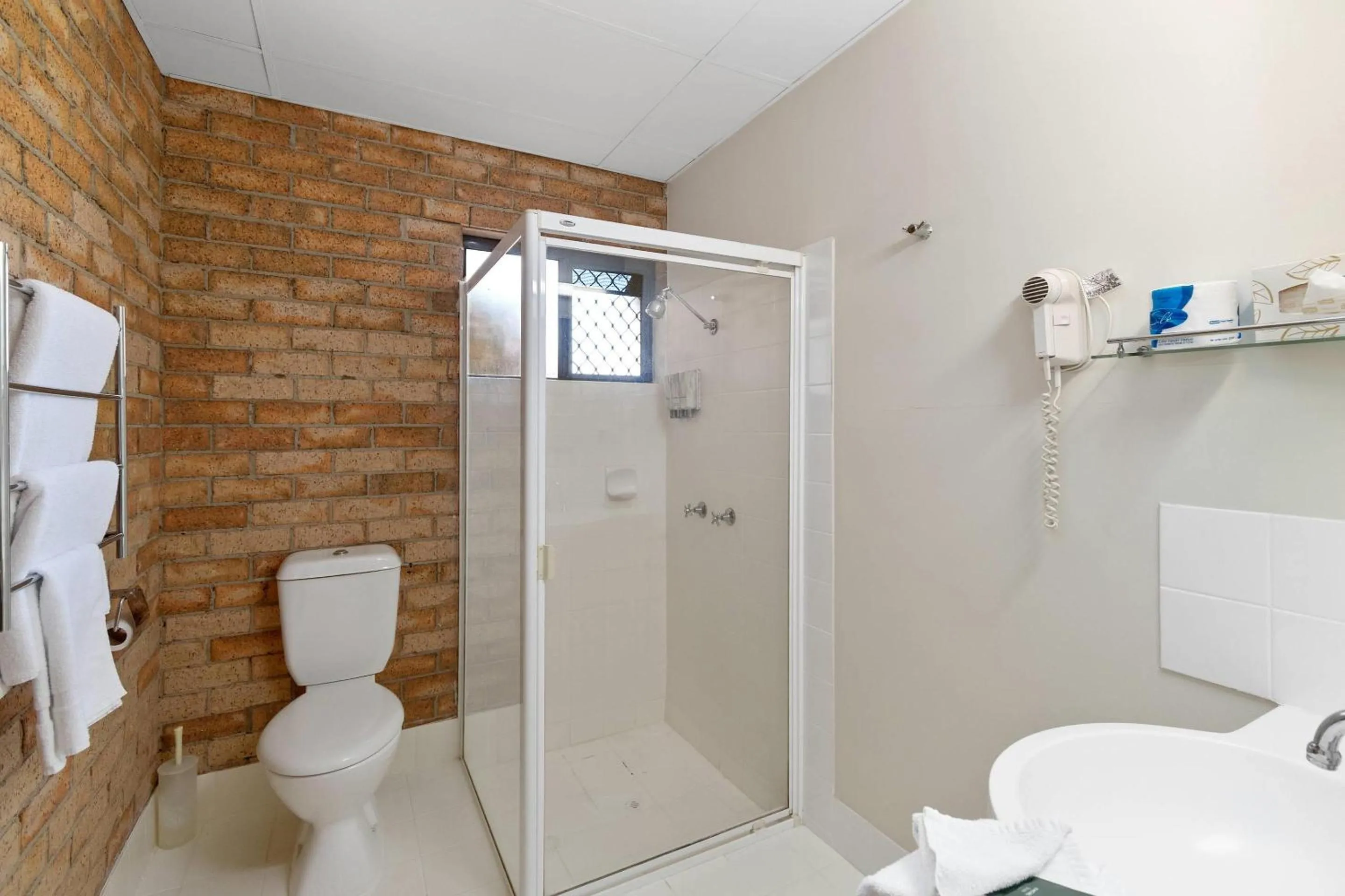 Bedroom in Quality Hotel Robertson Gardens