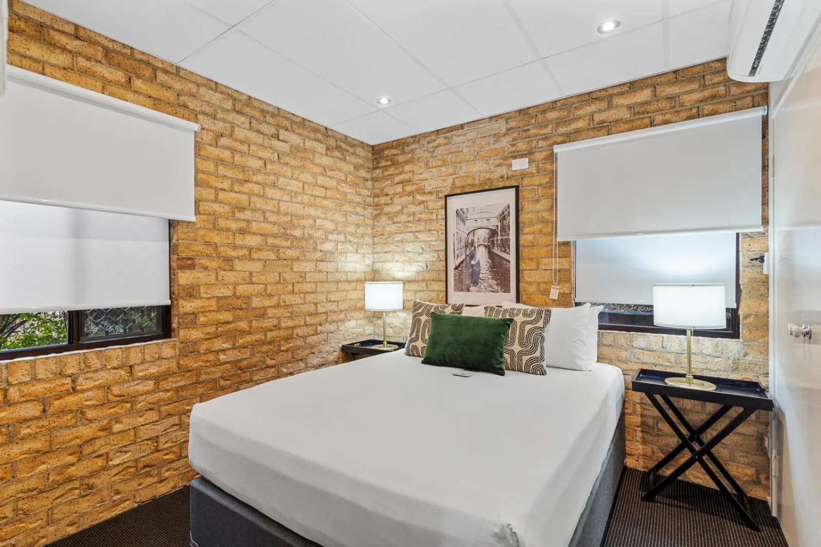 Bed in Quality Hotel Robertson Gardens